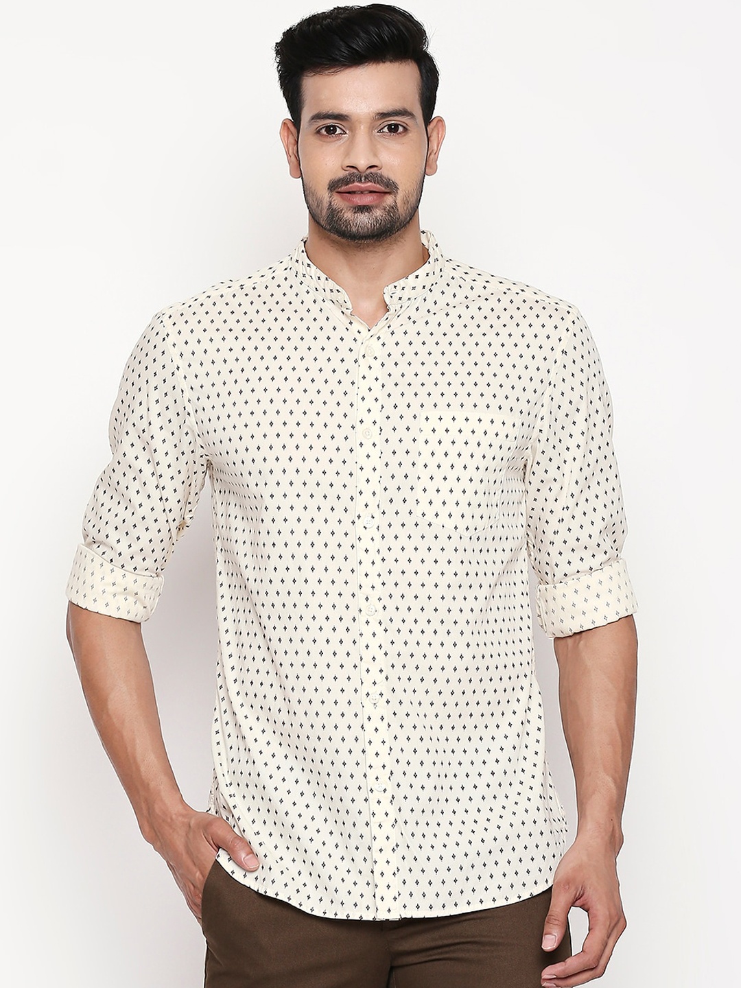 

BYFORD by Pantaloons Men Cream-Coloured & Black Slim Fit Printed Casual Shirt