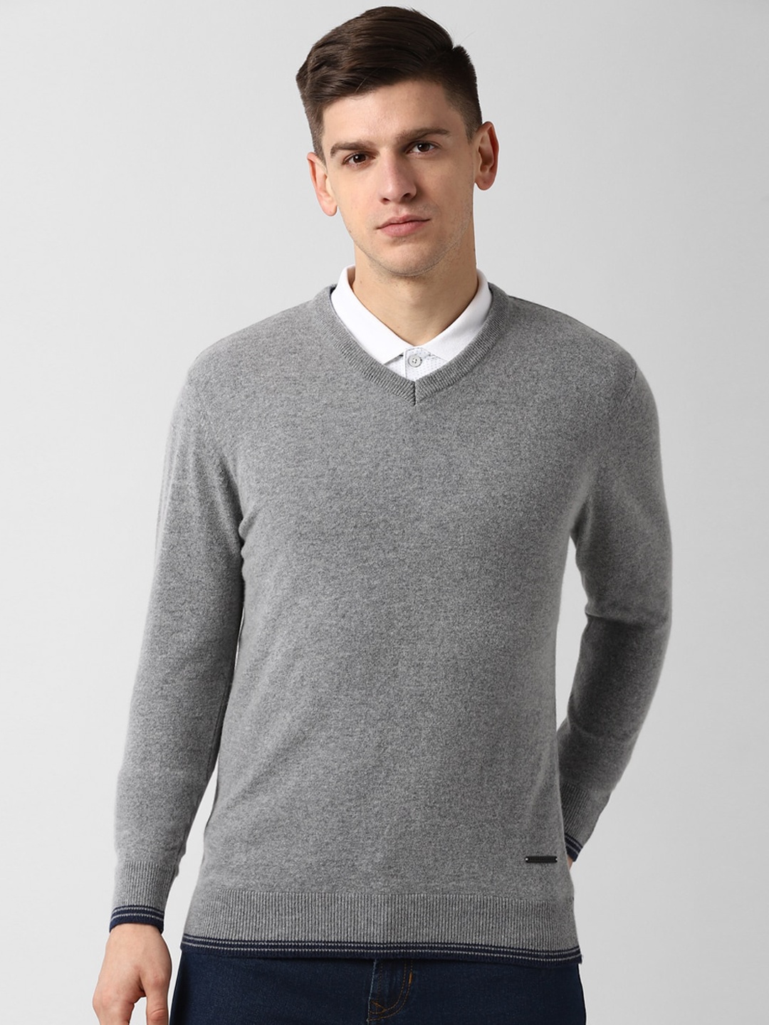 

Peter England Casuals Men Grey Solid Pullover Sweater