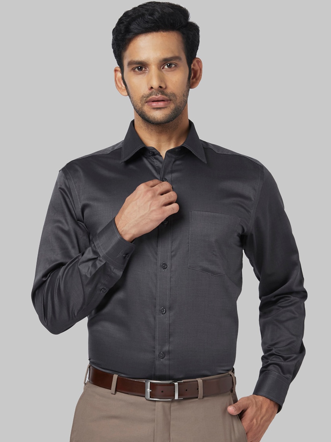 

Park Avenue Men Grey Regular Fit Solid Casual Shirt