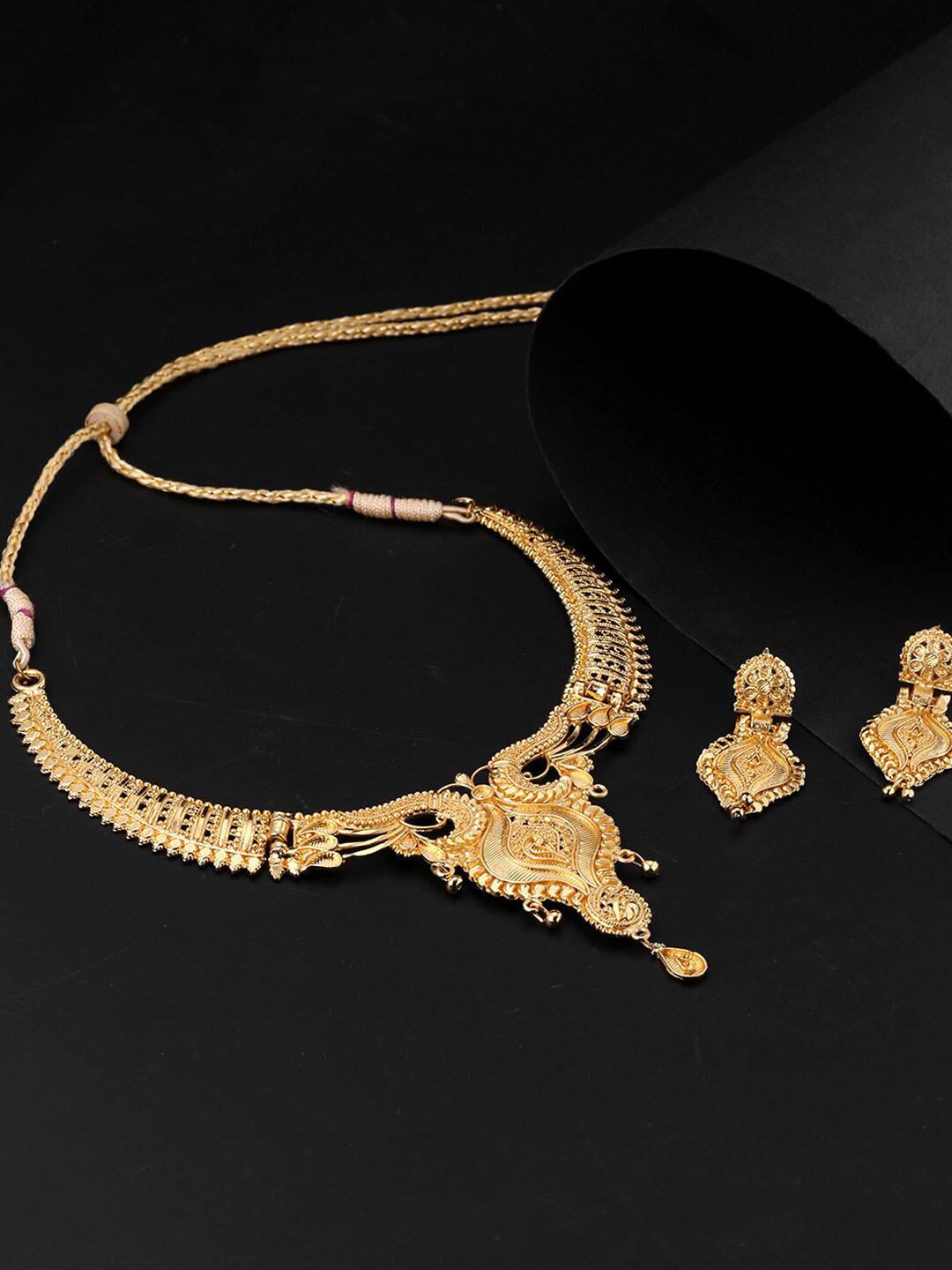 

Yellow Chimes Gold-Plated Artisan Handcrafted Traditional Jewellery Set