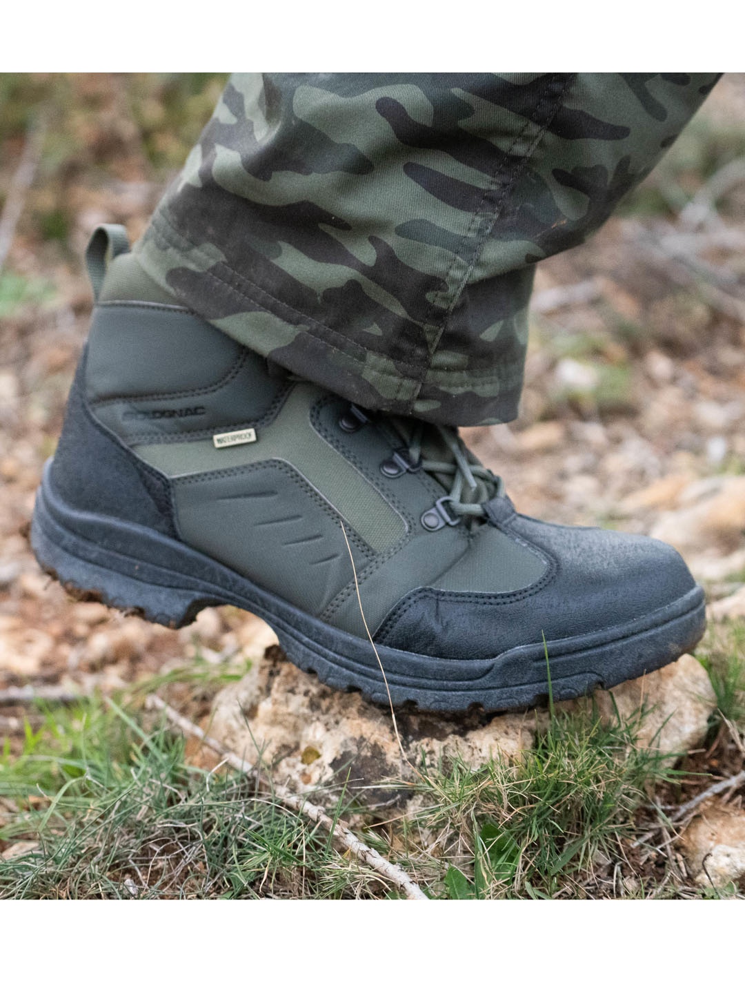

SOLOGNAC By Decathlon Men Olive Green PU High-Top Walking Shoes