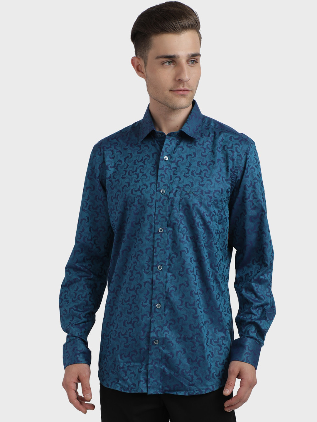 

ColorPlus Men Green & Navy Blue Regular Fit Printed Casual Shirt