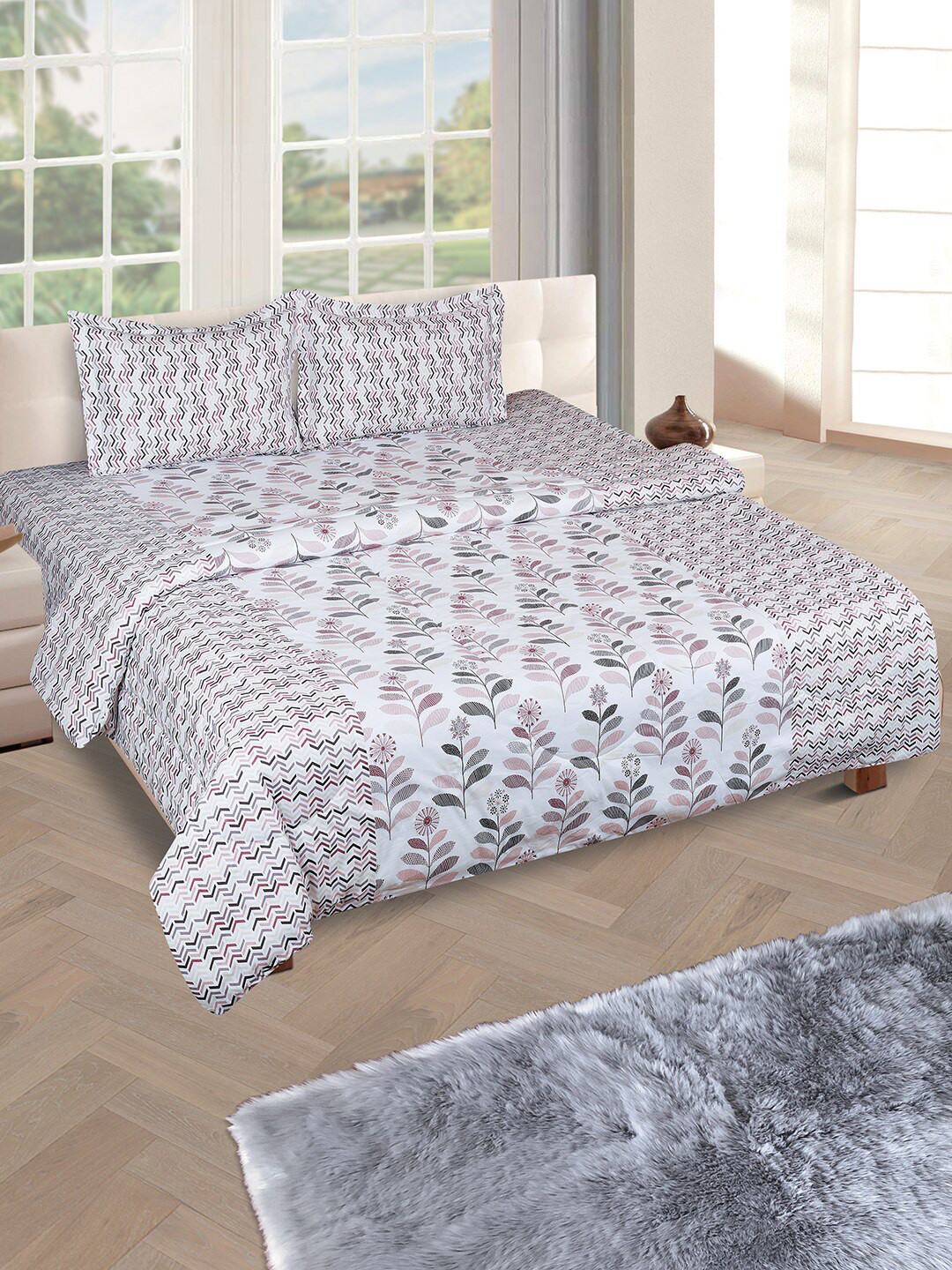 

ROMEE Multicolour Floral Printed Reversible Quilt with King Size Bedsheet & 2 Pillow Covers, Multi