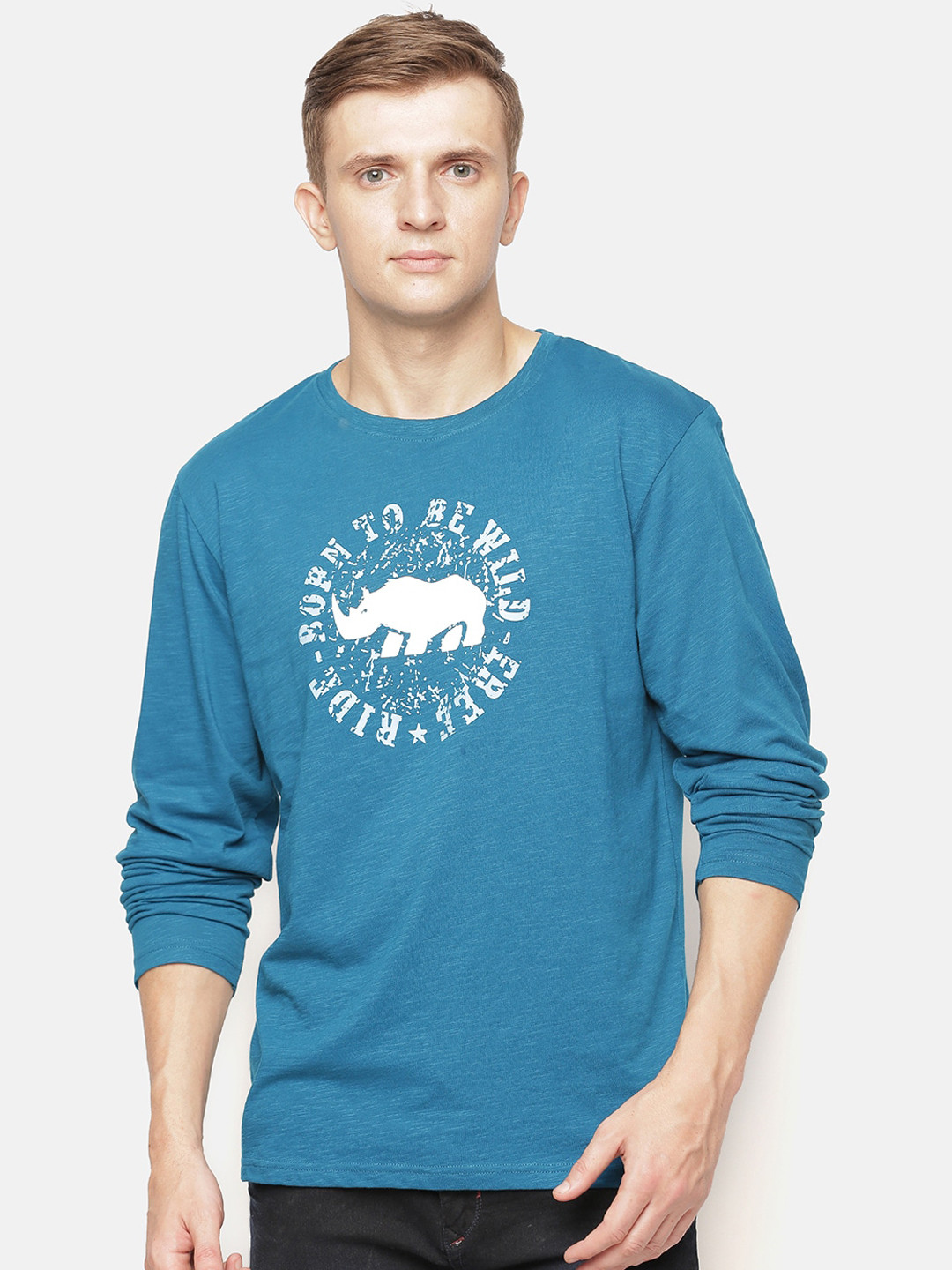 

Chennis Men Blue Printed Tshirt