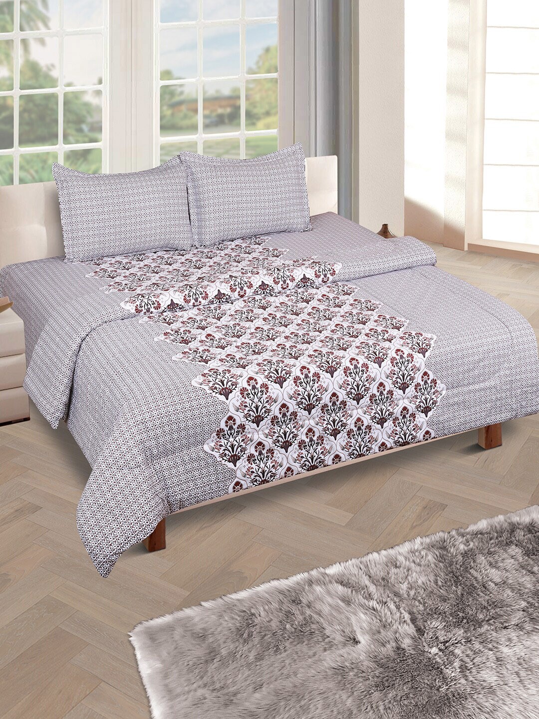 

ROMEE Off White & Maroon Ethnic Motifs Printed Heavy Winter Reversible Quilt with 1 King Size Bedsheet and 2 Pillow Covers