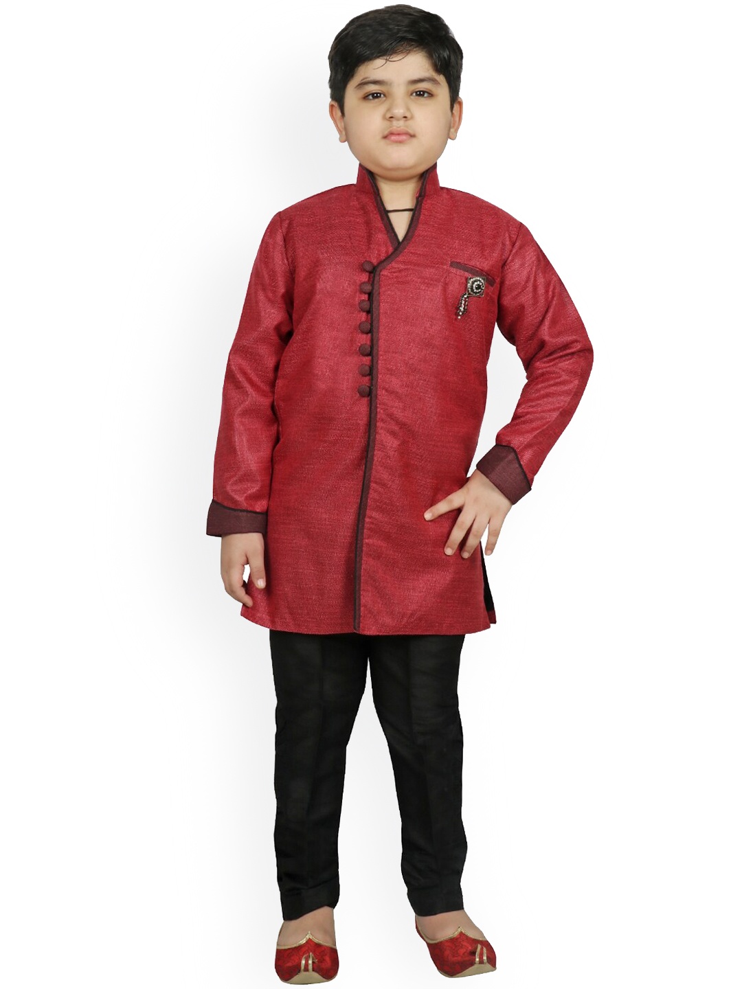 

SG YUVRAJ Boys Maroon & Black Solid Raw Silk Sherwani Set