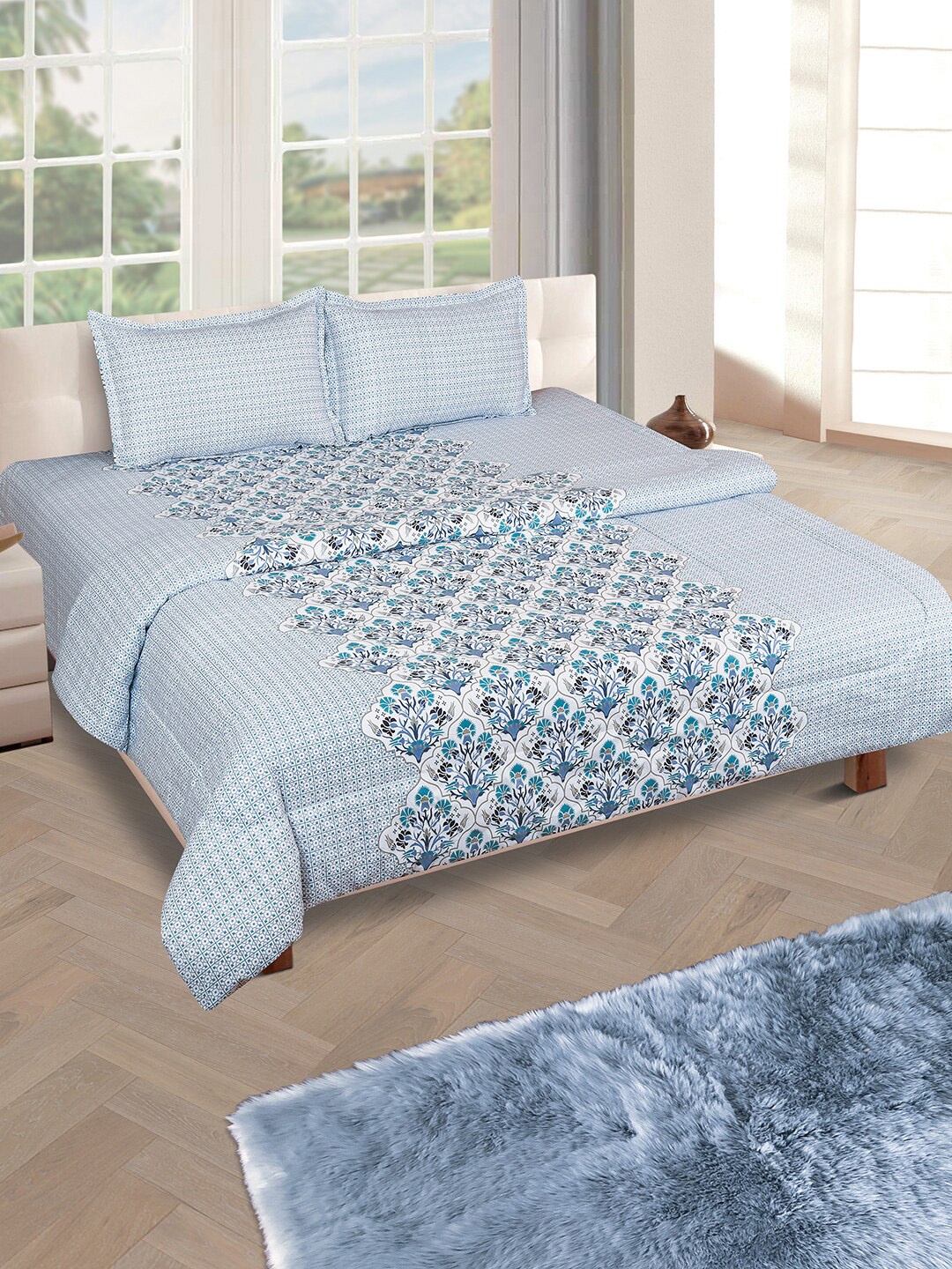 

ROMEE Unisex Blue & Off-White Floral Printed Reversible Quilt With Bedsheet & 2 Pillow Covers