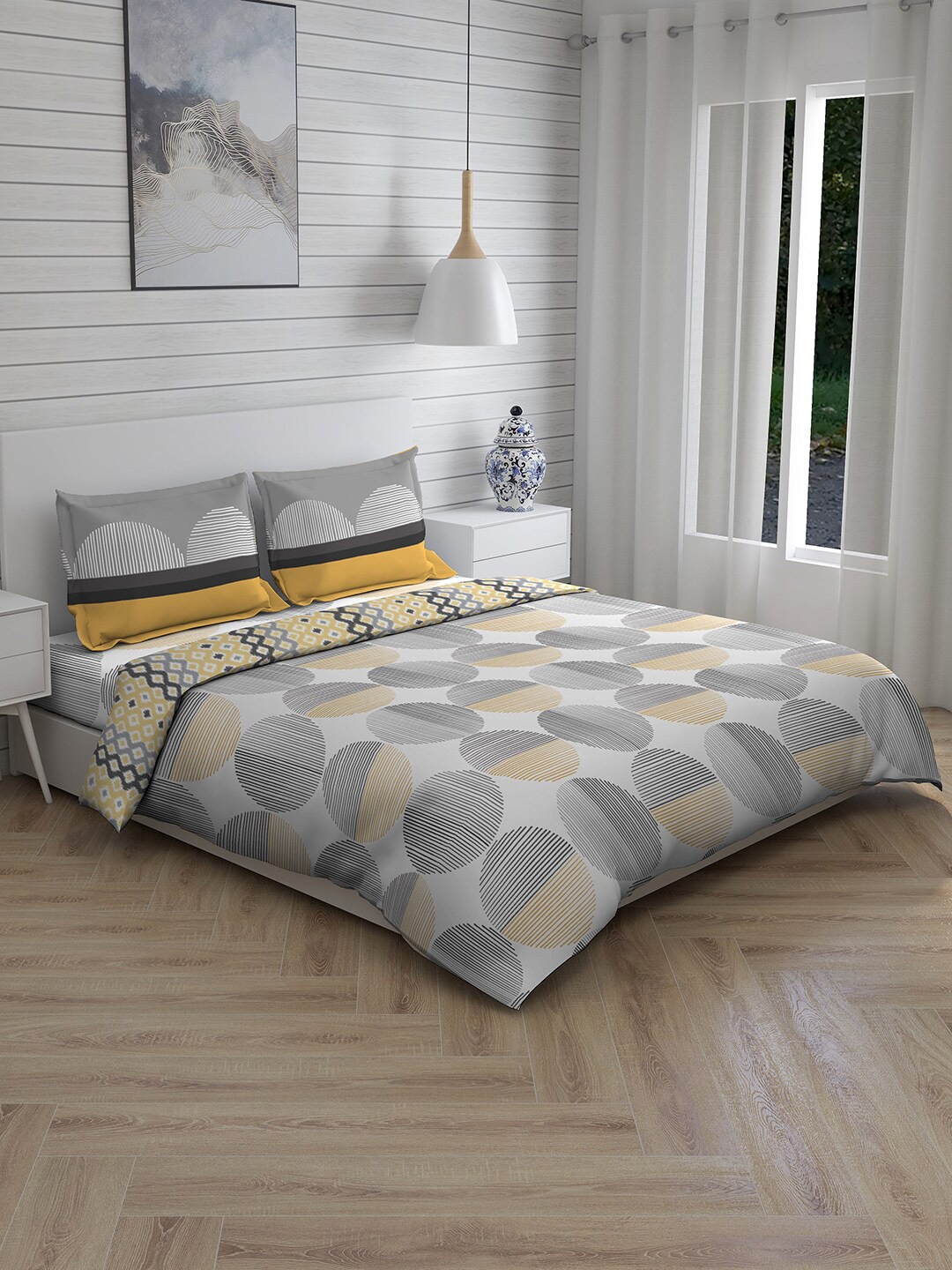 

Layers Grey & White Geometric Printed Double Bedding Set With Comforter