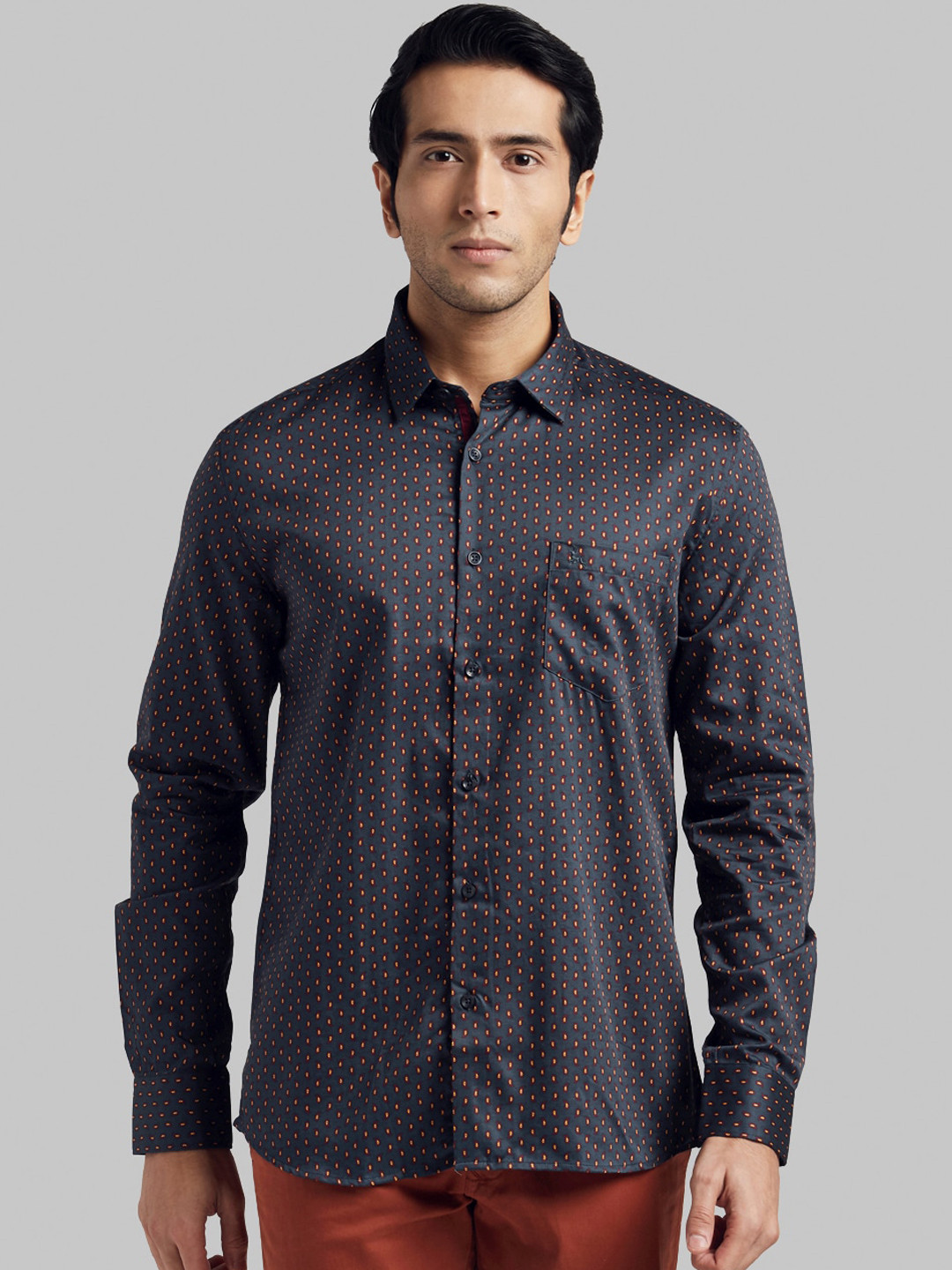 

Parx Men Navy Blue & Red Regular Fit Printed Casual Shirt