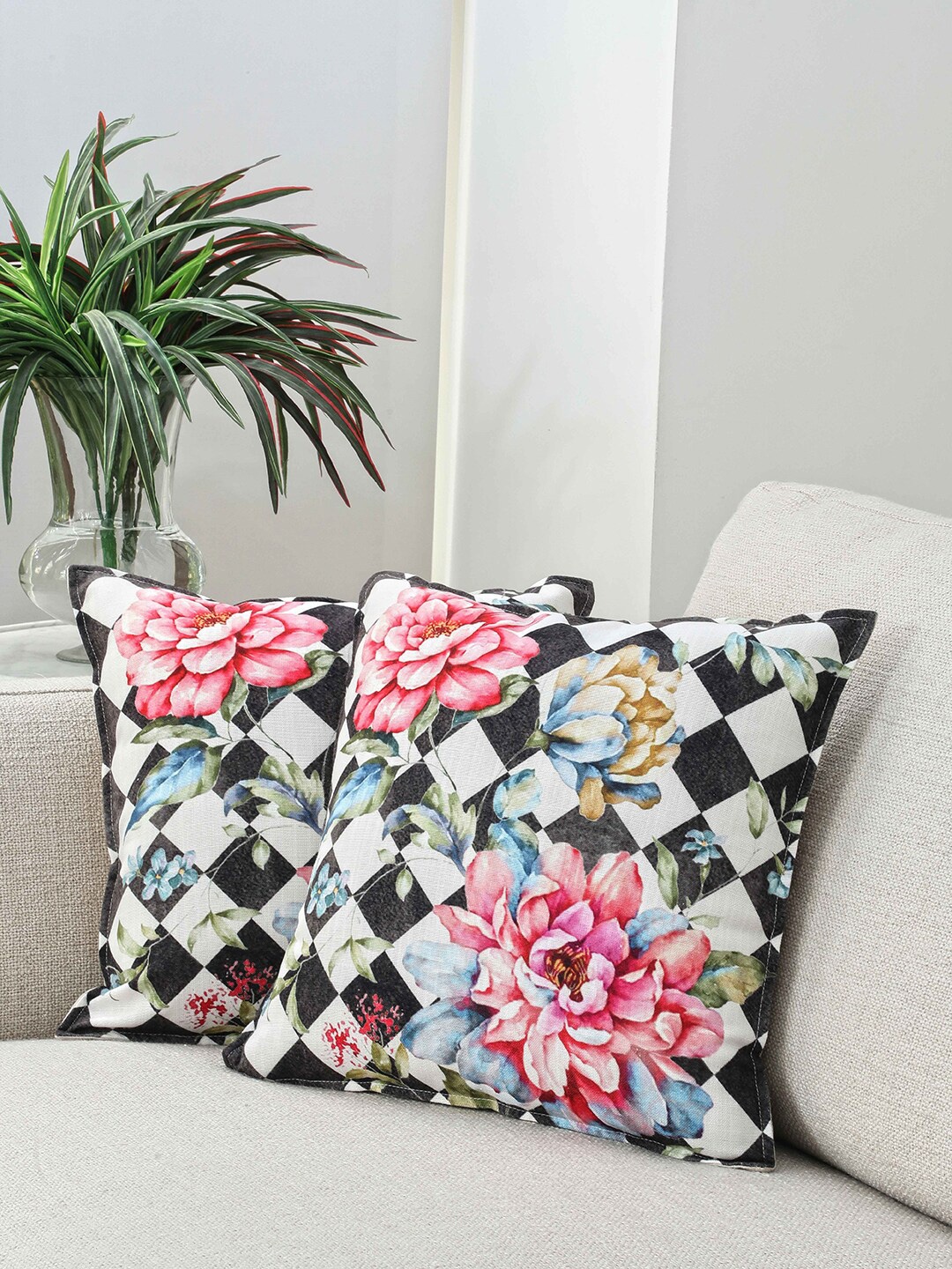 BLUE BOAT White & Black Set of 2 Floral Square Cushion Covers