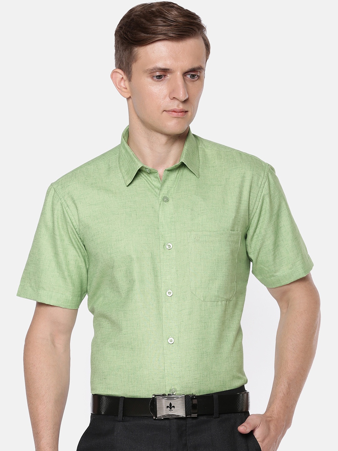 

Jansons Men Green Regular Fit Solid Formal Shirt