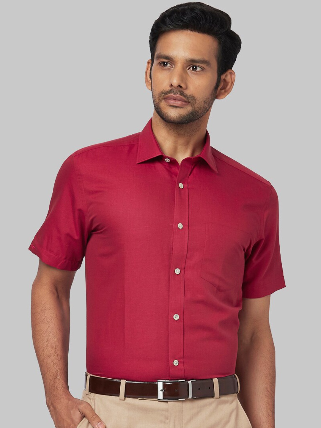 

Park Avenue Men Red Regular Fit Solid Casual Shirt