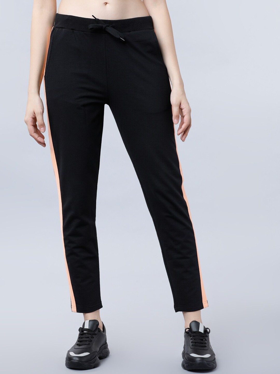 

Tokyo Talkies Women Black Solid Slim Fit Trackpants