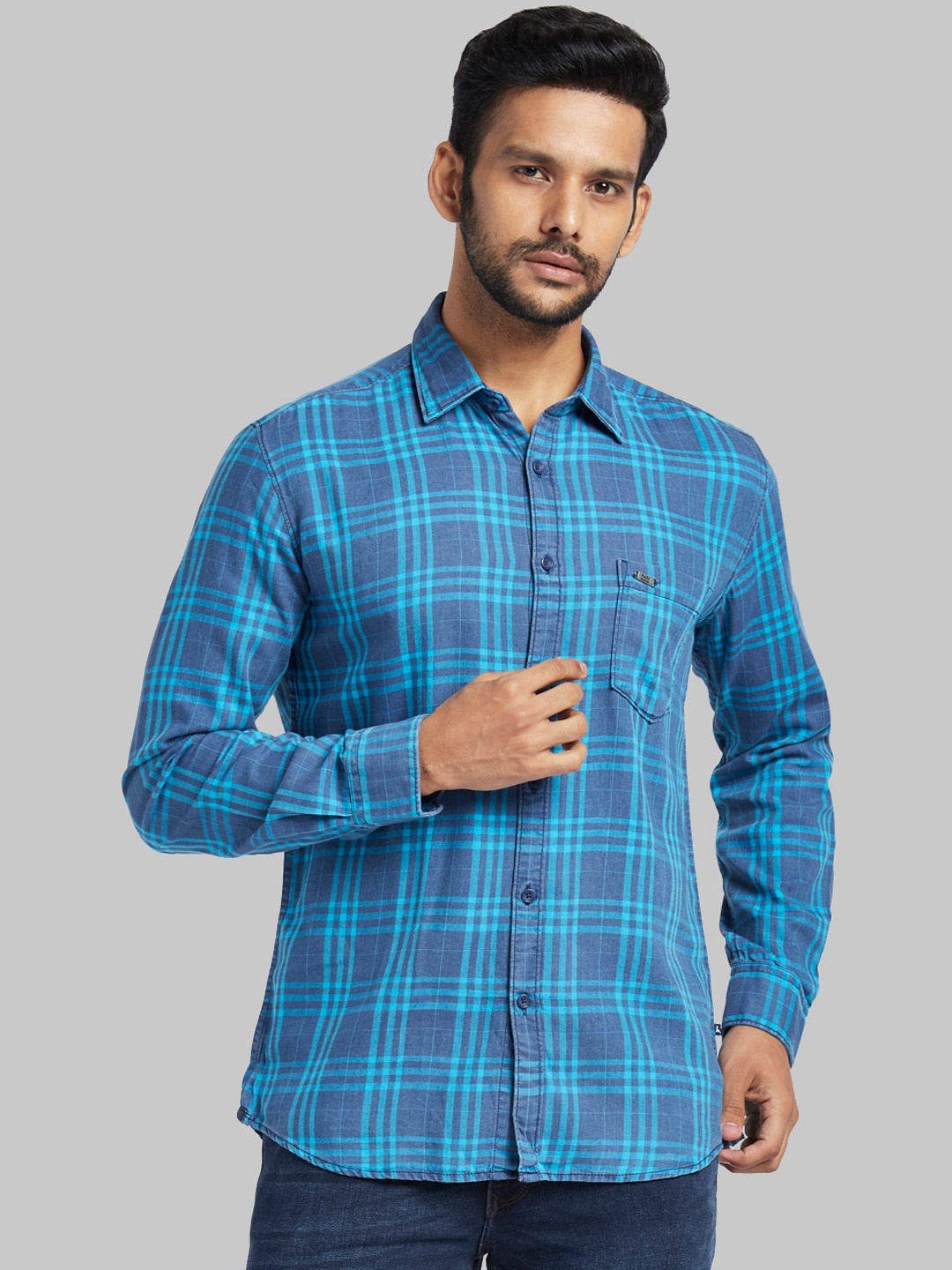 

Parx Men Blue Regular Fit Checked Casual Shirt