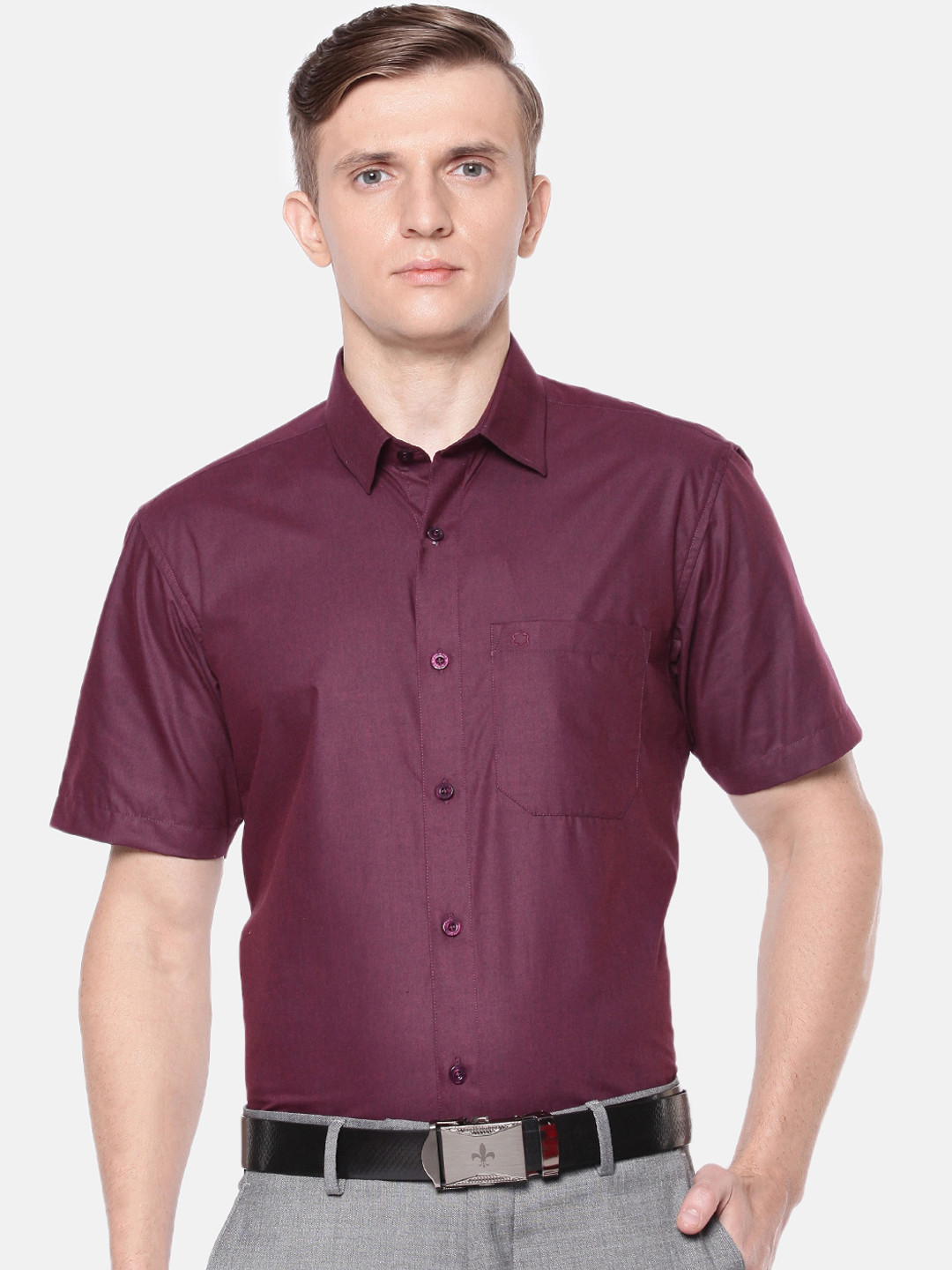 

Jansons Men Burgundy Regular Fit Solid Formal Shirt