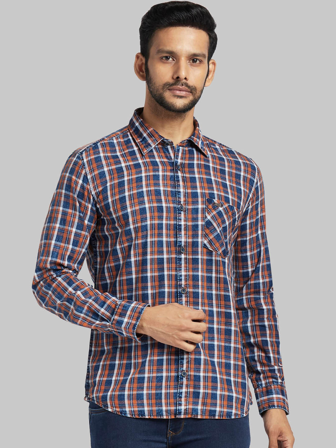 

Parx Men Brown & Navy Blue Regular Fit Checked Casual Shirt