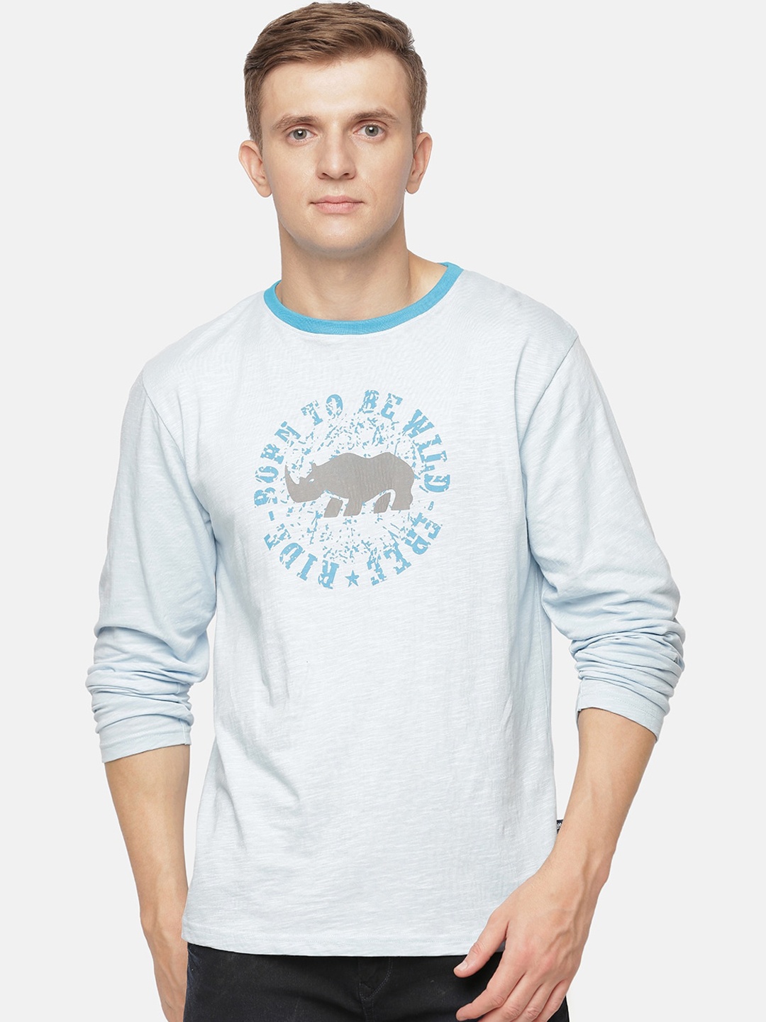 

Chennis Men Blue Printed Tshirt