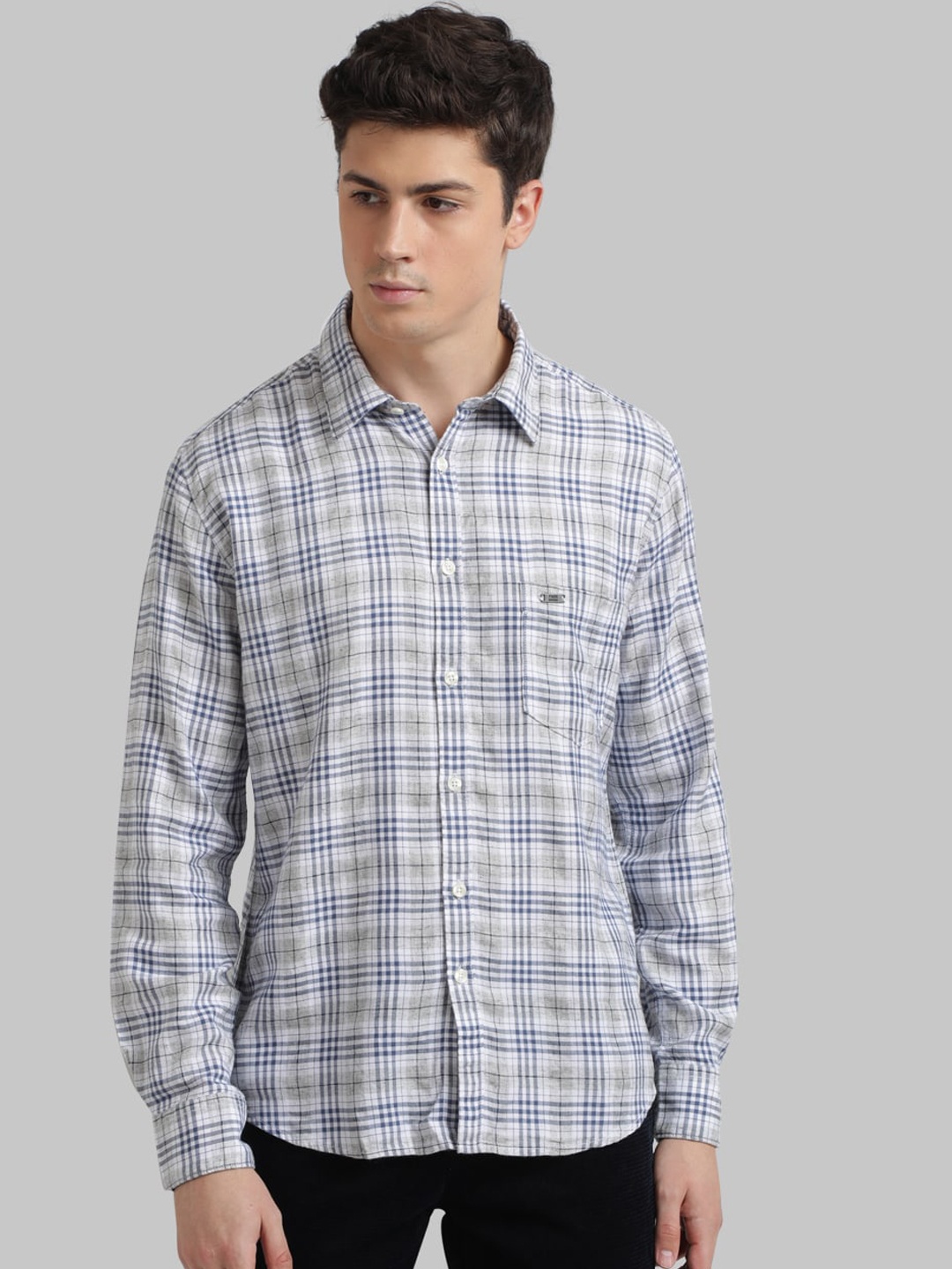 

Parx Men Blue & White Regular Fit Checked Casual Shirt