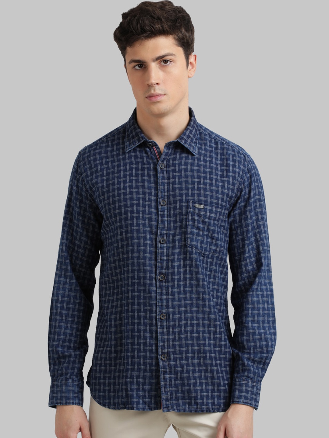 

Parx Men Navy Blue Regular Fit Checked Casual Shirt