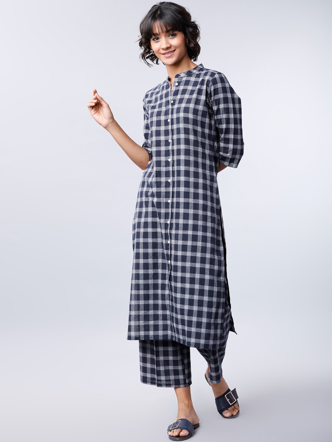 

Vishudh Women Navy Blue & Off-White Checked Straight Kurta