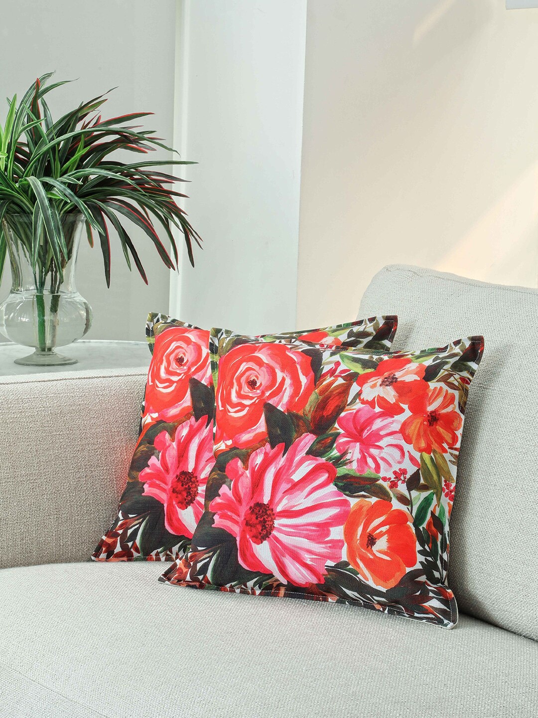 

BLUE BOAT Red & Black Set of 2 Floral Square Cushion Covers