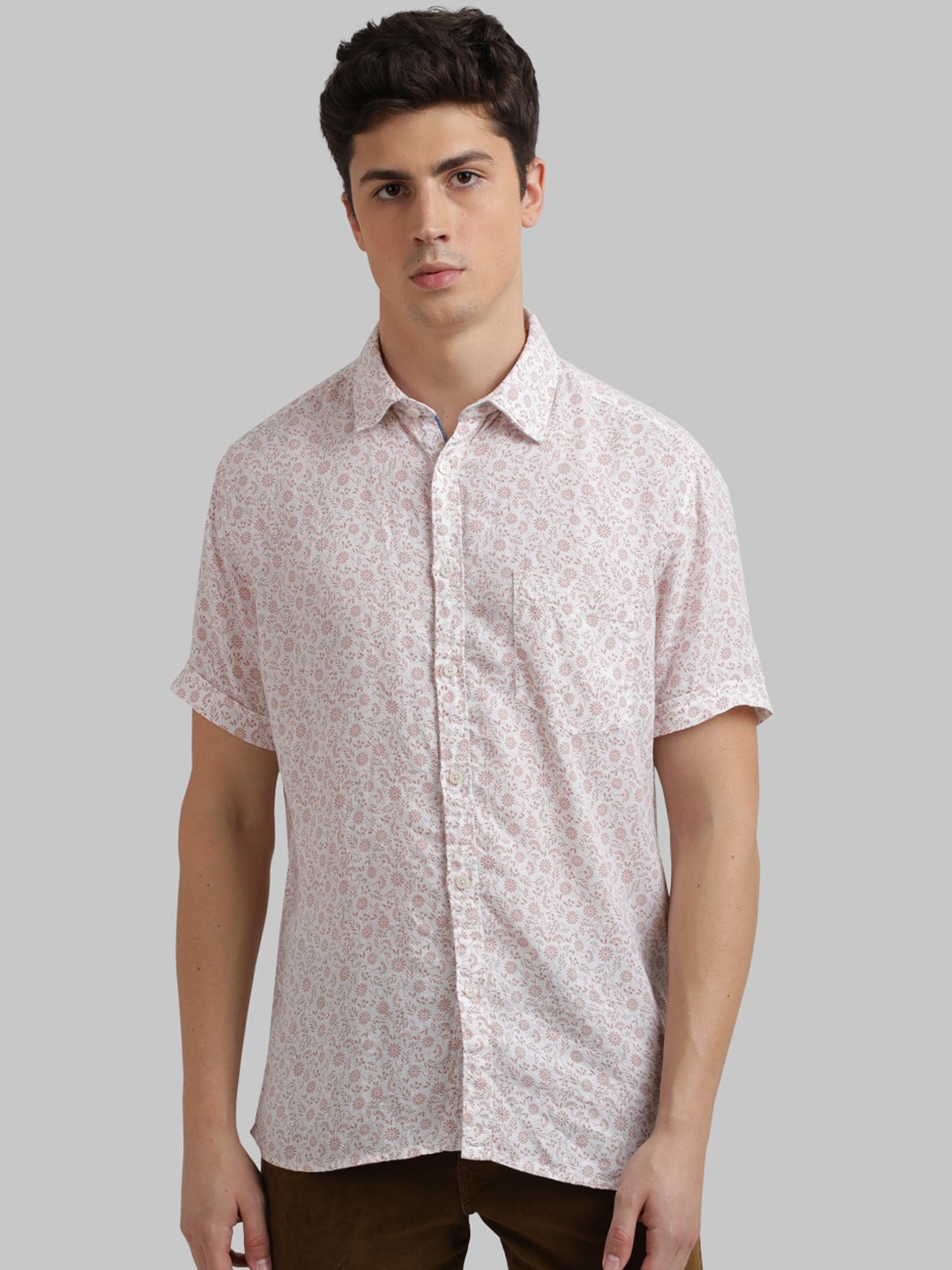 

Parx Men White & Red Regular Fit Printed Casual Shirt