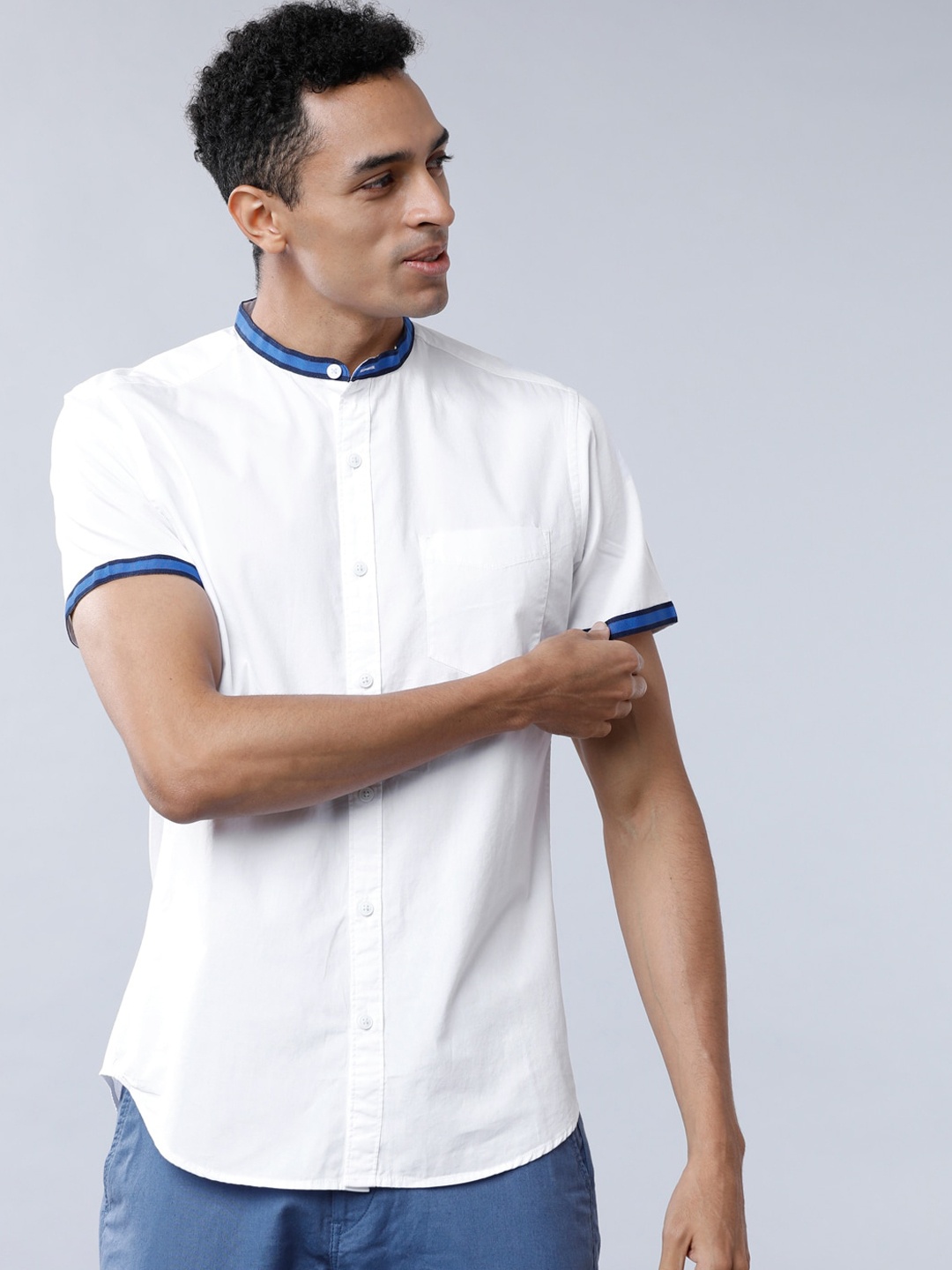 

LOCOMOTIVE Men White Slim Fit Solid Casual Shirt