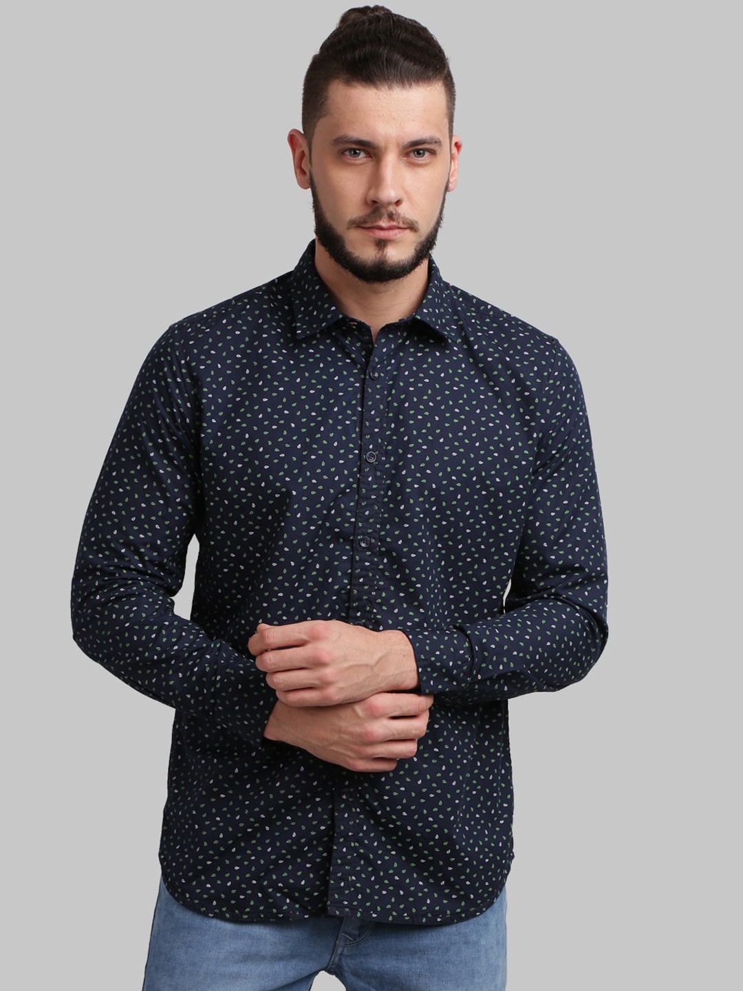 

Parx Men Green & Navy Blue Regular Fit Floral Print Casual Shirt