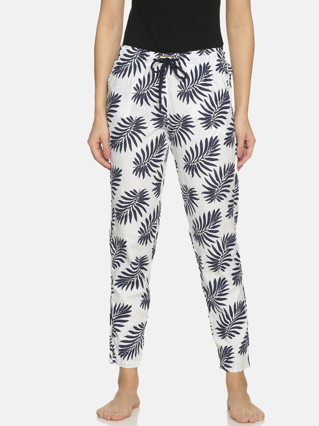 

Bene Kleed Women White & Black Printed Lounge Pants