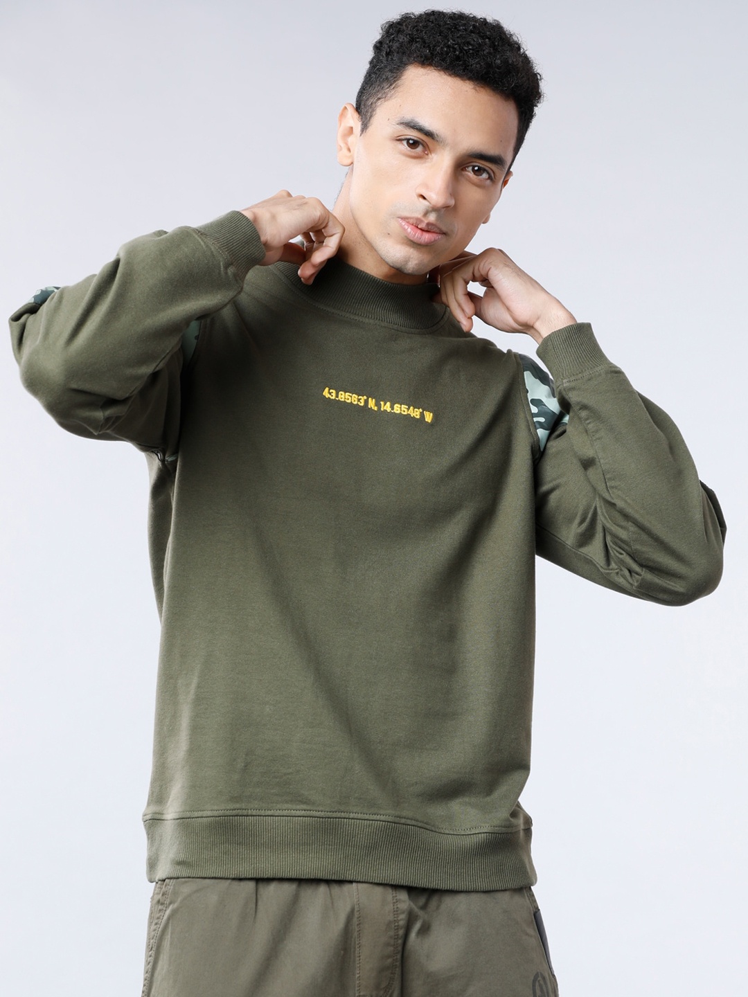 

HIGHLANDER Men Olive Green Solid Sweatshirt