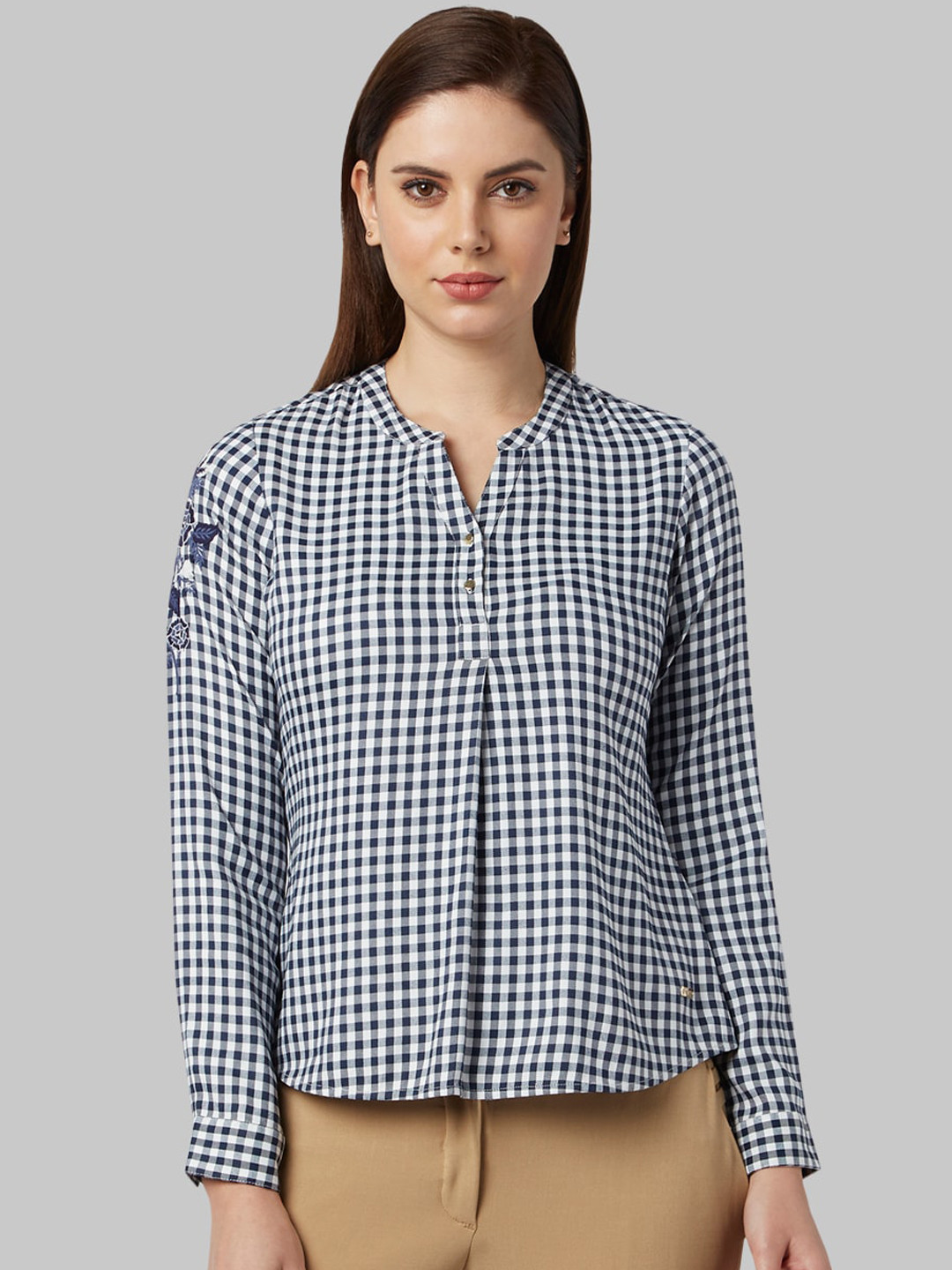

Park Avenue Woman Navy Blue & White Checked Top