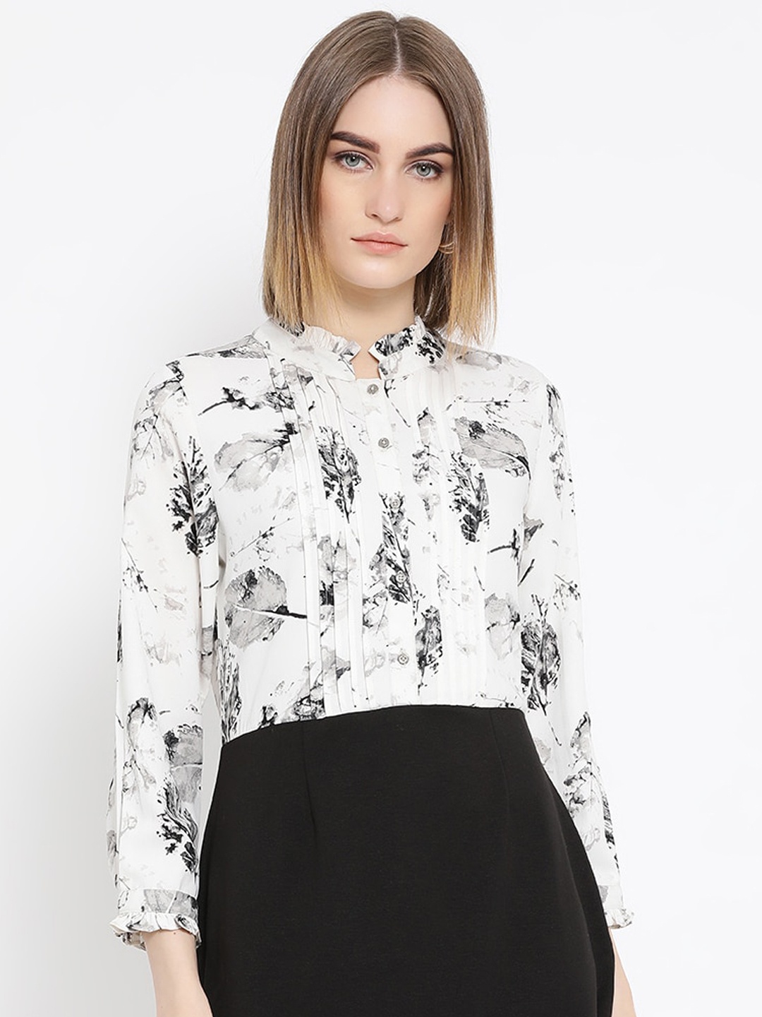 

Latin Quarters Women Off-White Printed Fit and Flare Dress