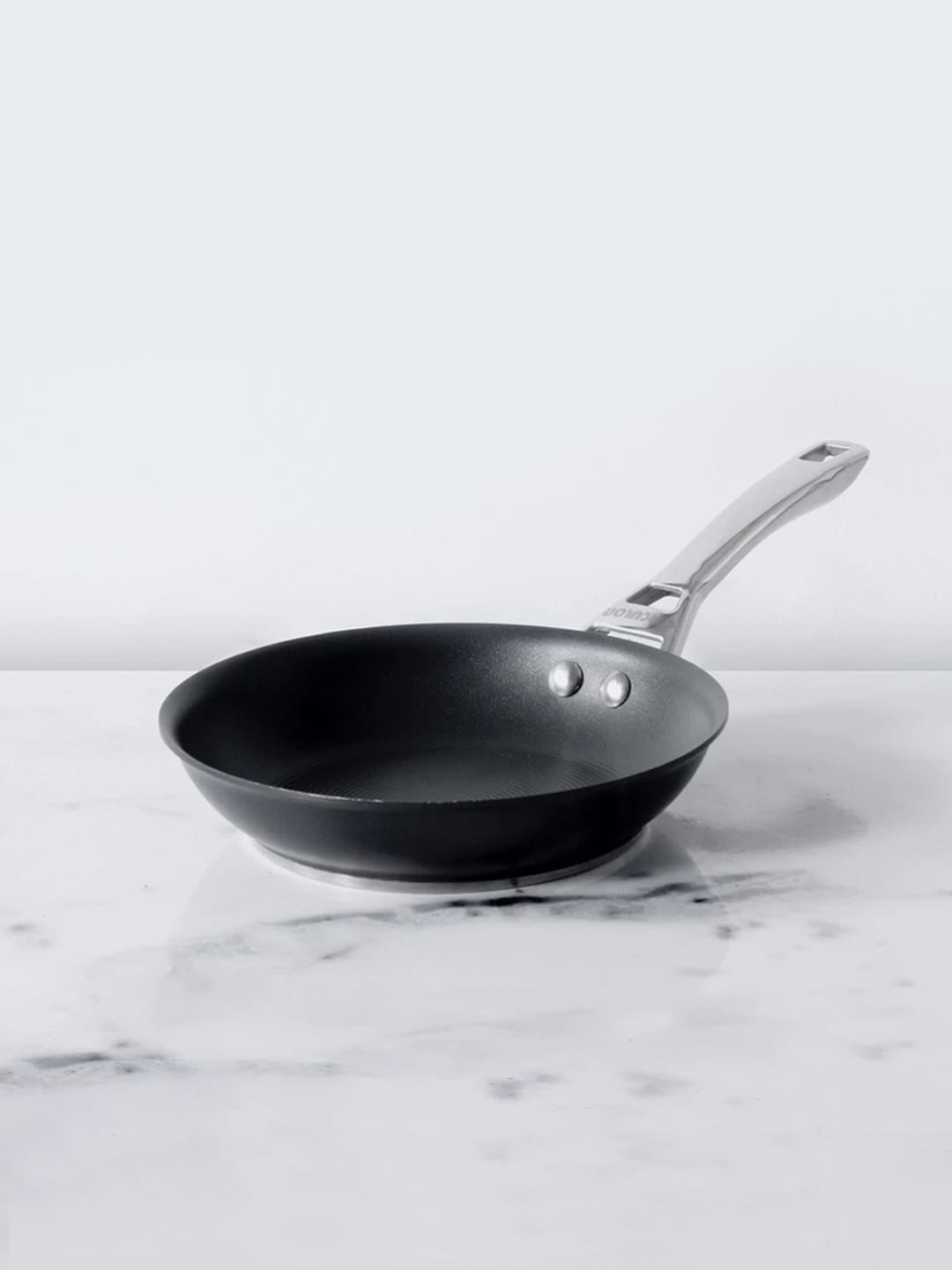 

MEYER Black Circulon Infinite Non-Stick Hard-Anodized Skillet (Gas & Induction Compatible)