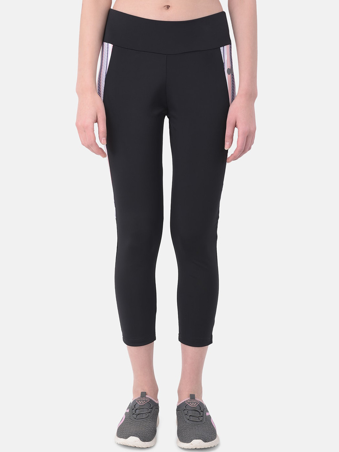 

Clovia Women Black & White Colourblocked Sports Activewear Tights