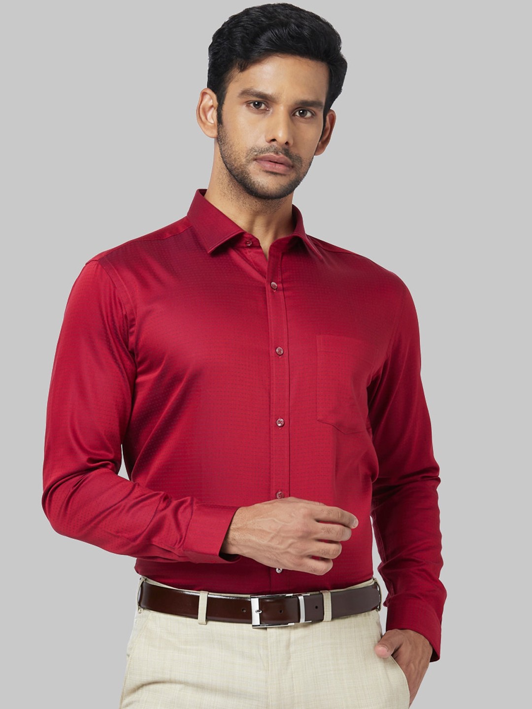 

Park Avenue Men Red Skinny Fit Solid Formal Shirt