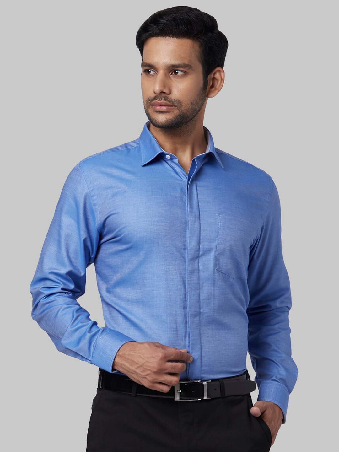 

Park Avenue Men Blue Regular Fit Solid Formal Shirt
