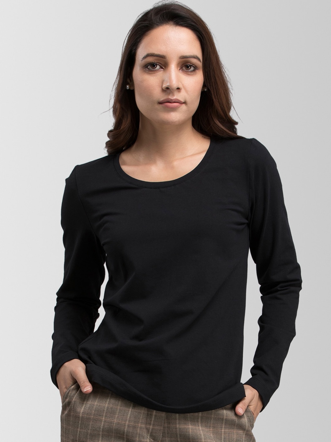

FableStreet Women Black Solid Round Neck T-shirt