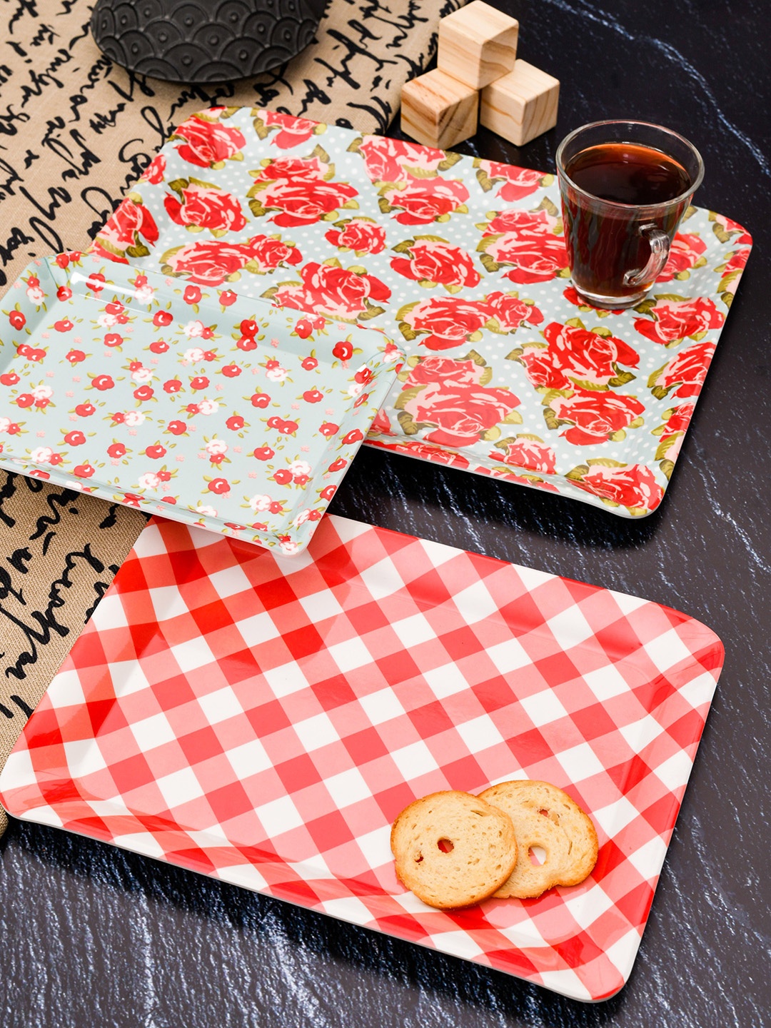 

GOODHOMES Set Of 3 Printed Melamine Serving Trays, Red