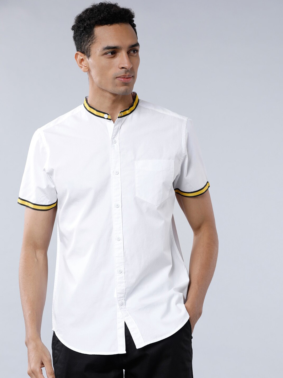 

LOCOMOTIVE Men White Slim Fit Solid Casual Shirt