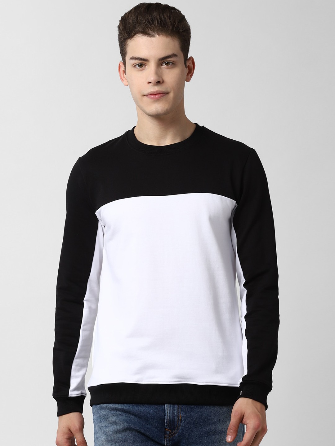 

Peter England Casuals Men White & Black Colourblocked Sweatshirt