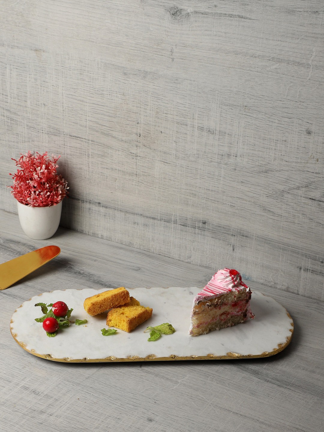 

NikkisPride White & Gold-Toned Marble Handmade Serving Platter