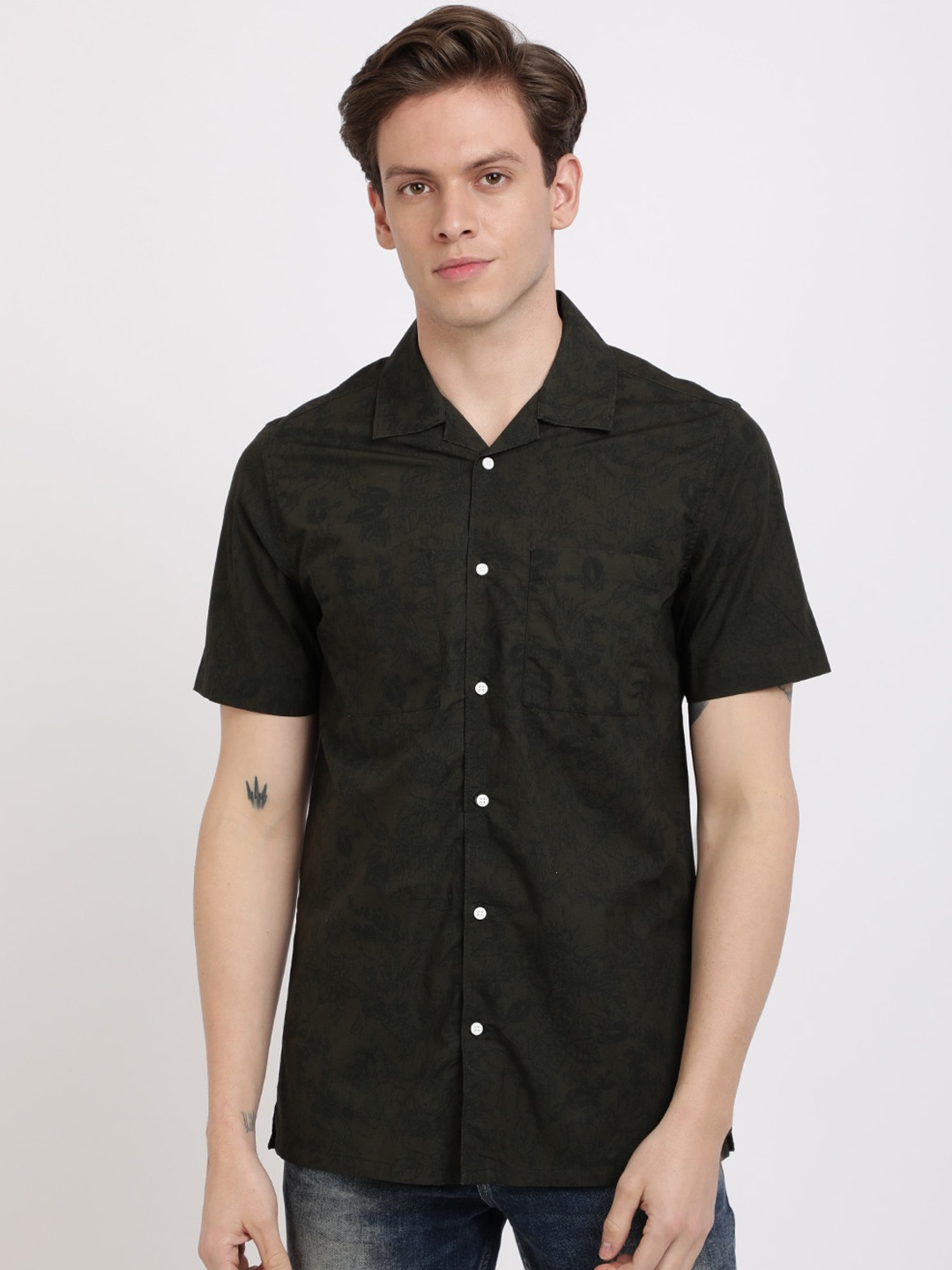 

Bene Kleed Men Olive Green & Black Regular Fit Solid Casual Shirt