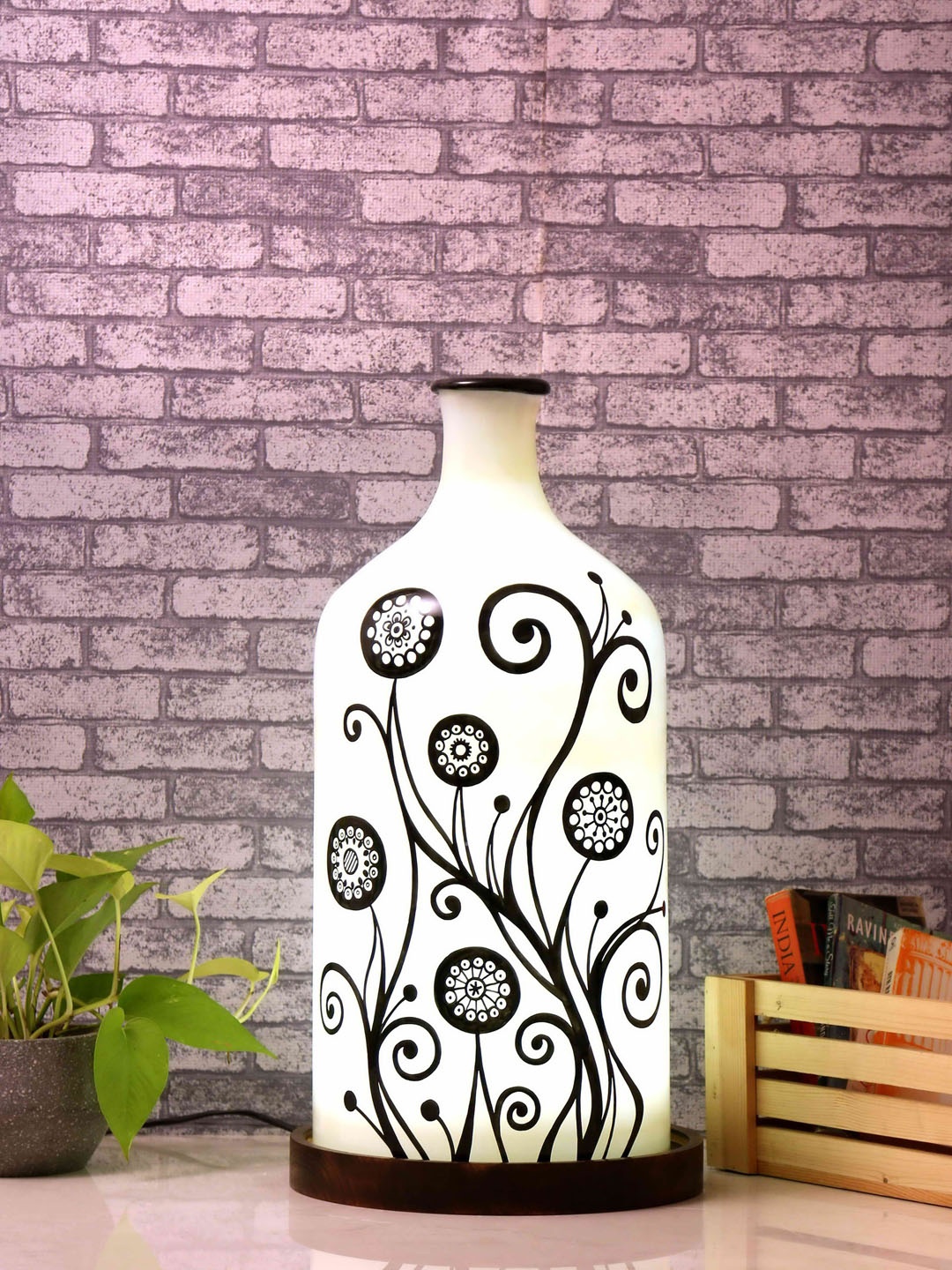 

POSH-N-PLUSH Off White Printed Table Lamp