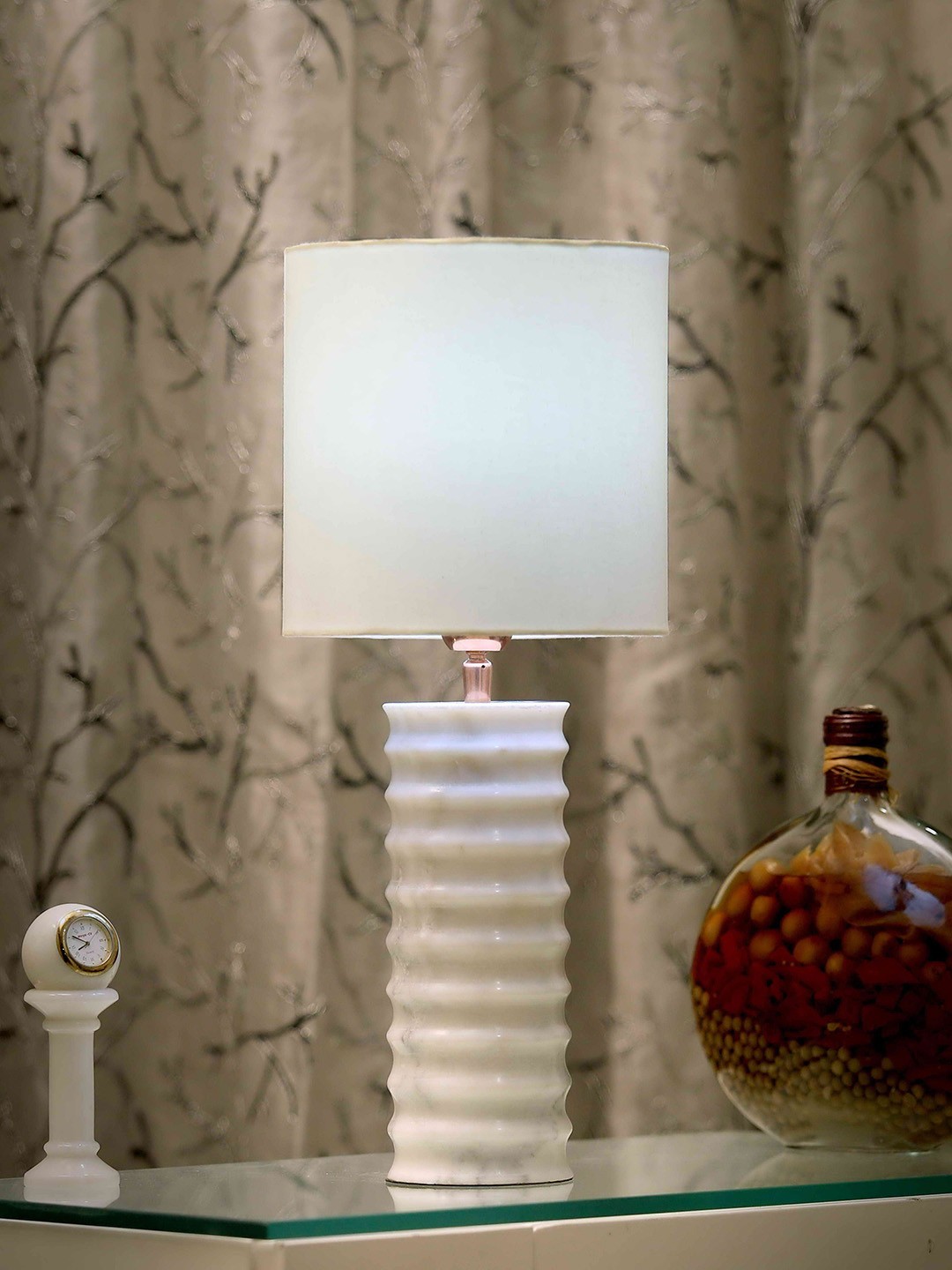 

POSH-N-PLUSH Beige Solid Carved-Way Marble Buffet Table Lamp with Shade