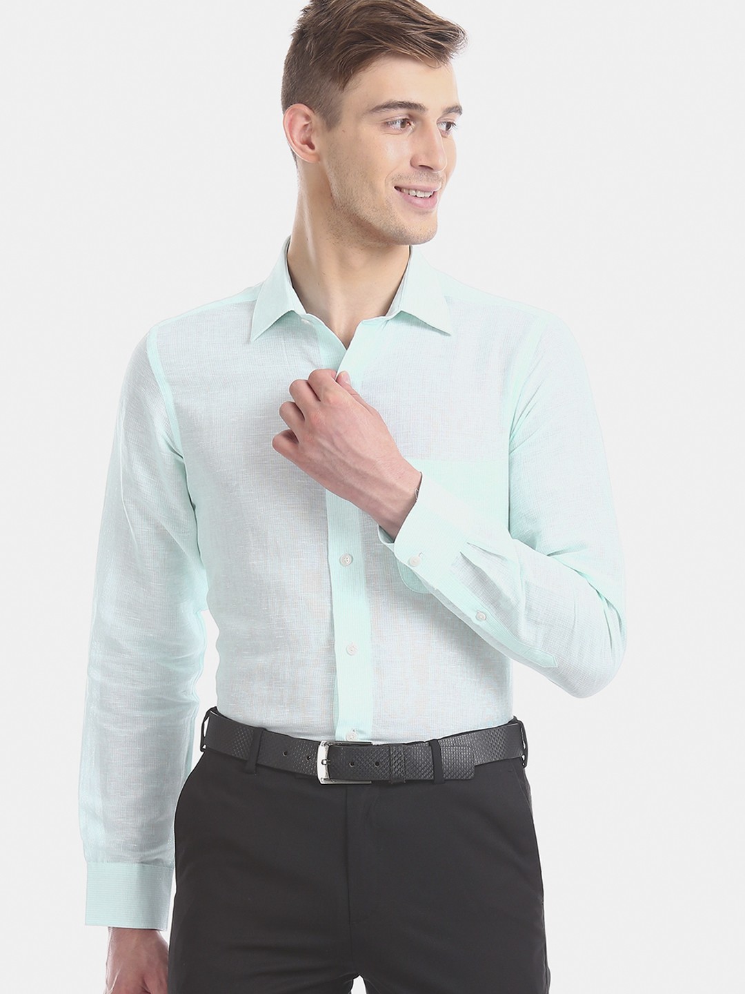 

Arrow Men Green Regular Fit Solid Formal Shirt