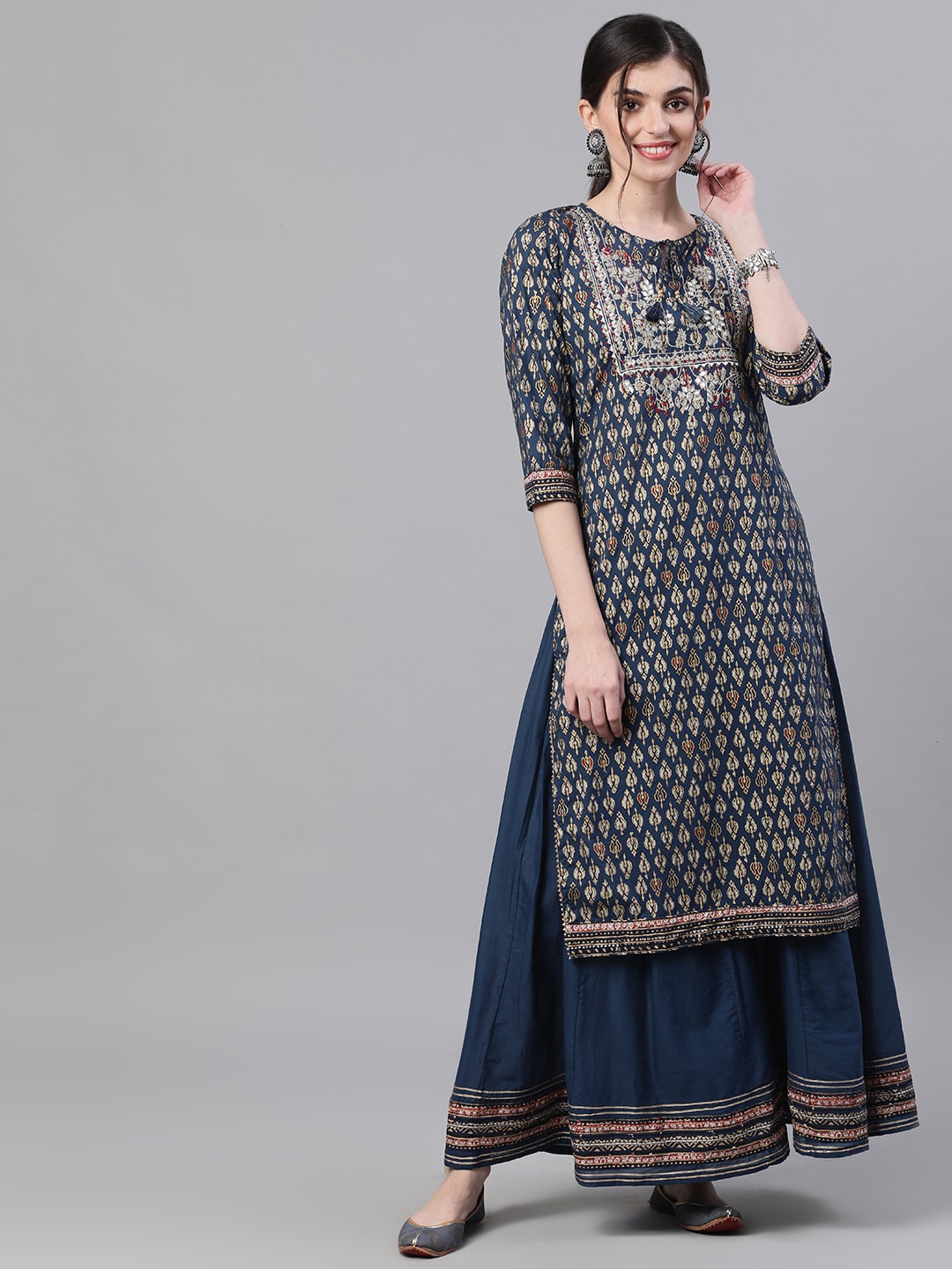 

Ishin Women Navy Blue Printed Kurta with Palazzos