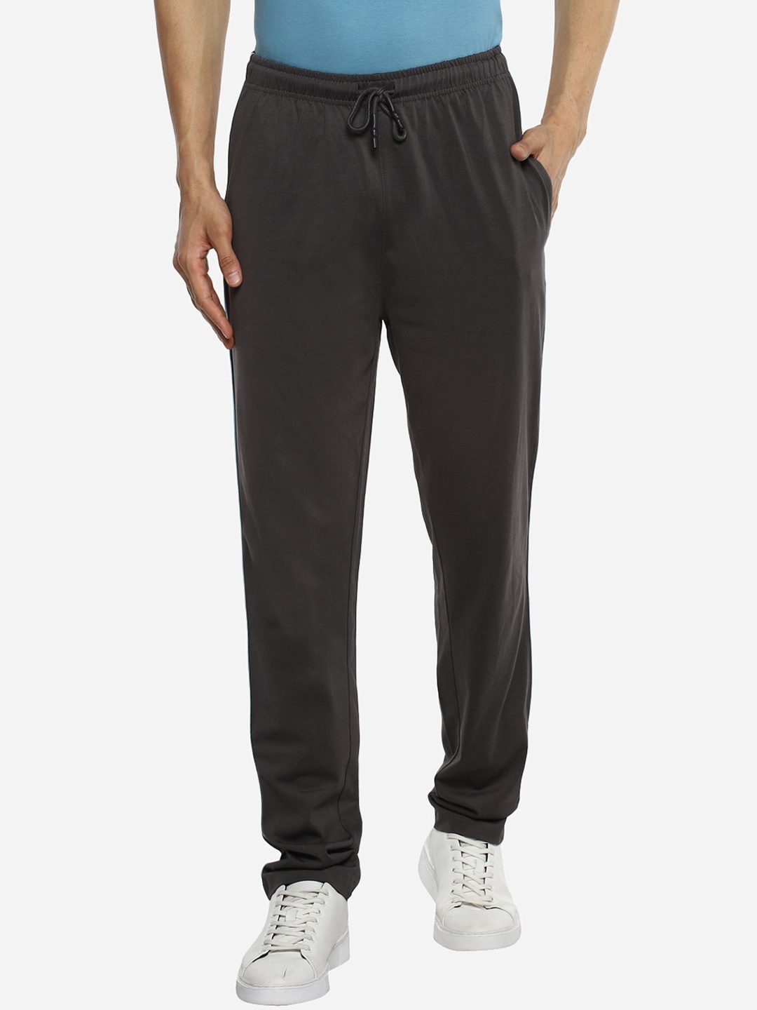 

Red Chief Men Grey Regular Fit Solid Regular Trousers