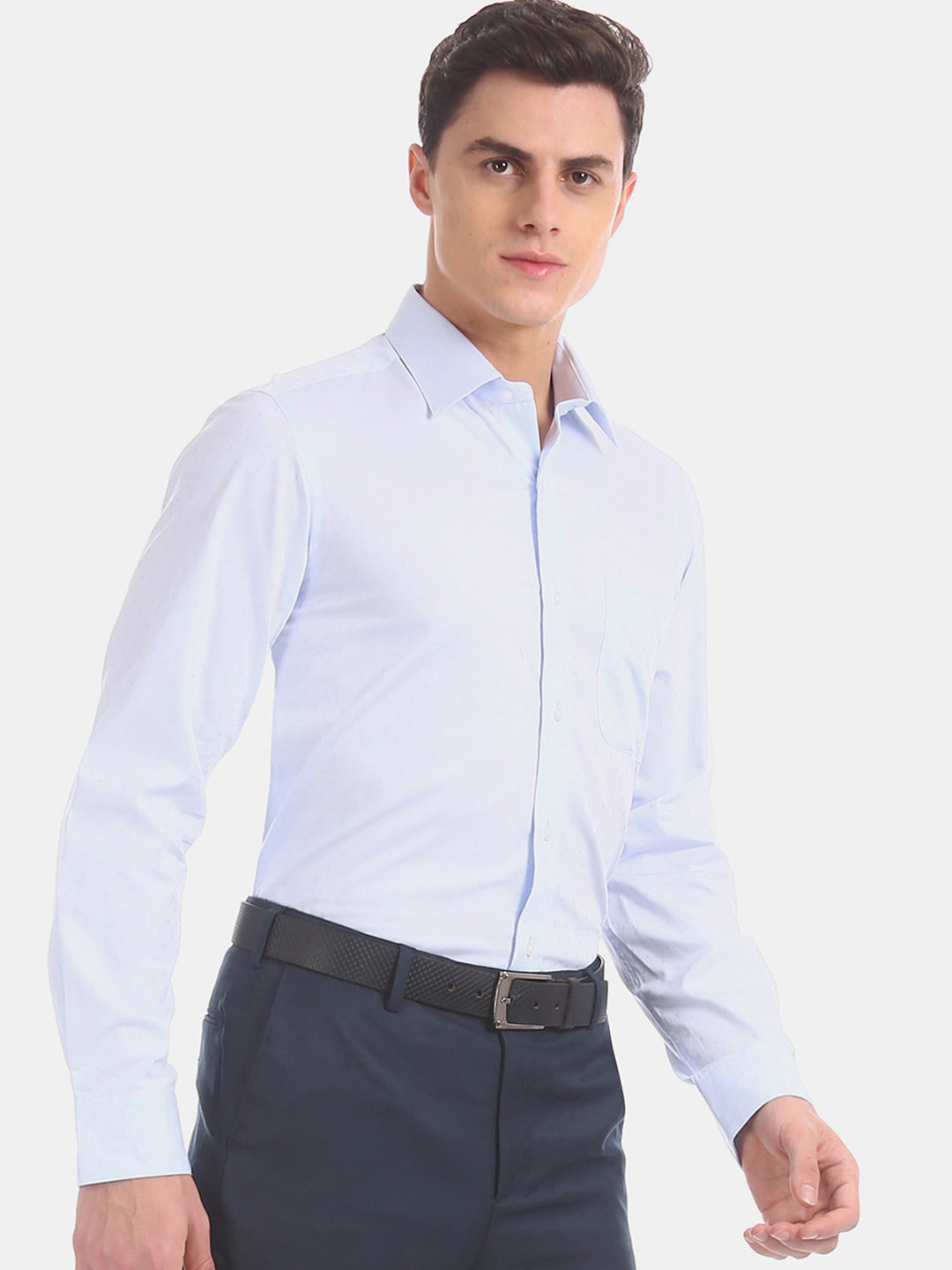 

Arrow Men Blue Regular Fit Solid Formal Shirt