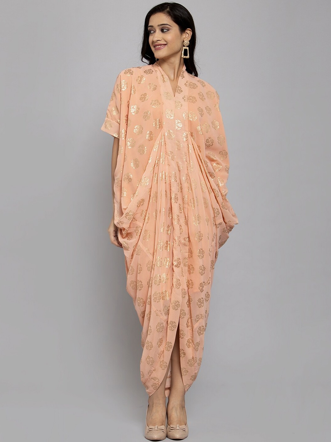 

Get Glamr Women Peach-Coloured Printed Maxi Dress