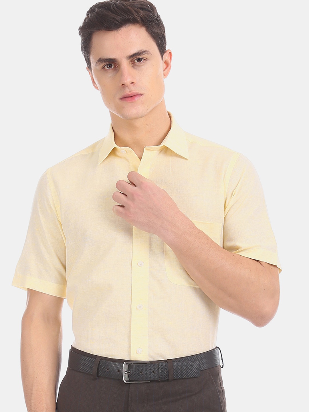 

Arrow Men Yellow Regular Fit Solid Formal Shirt